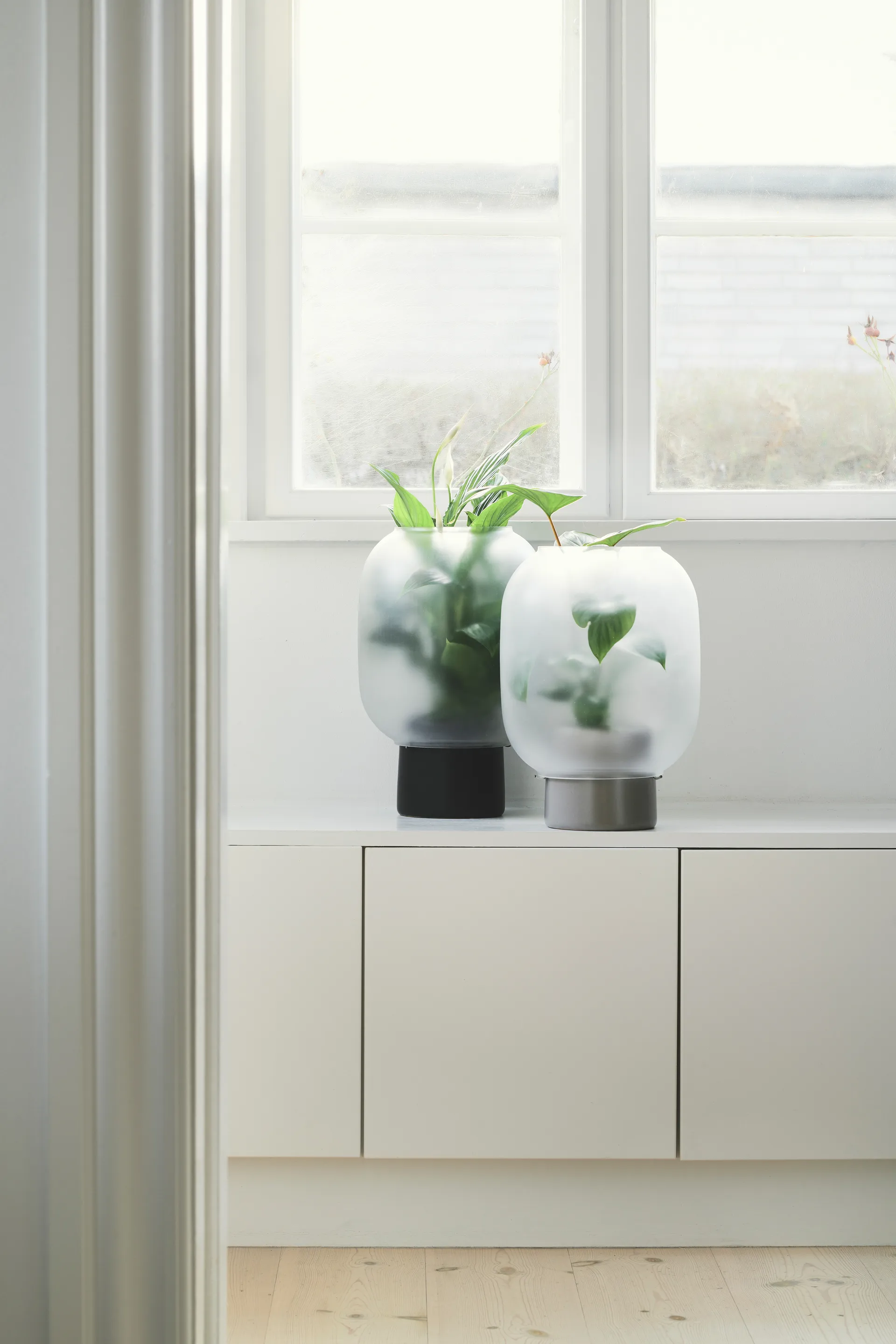 Maceta con cristal pavonado Nebl Ø26 cm, Negro Gejst