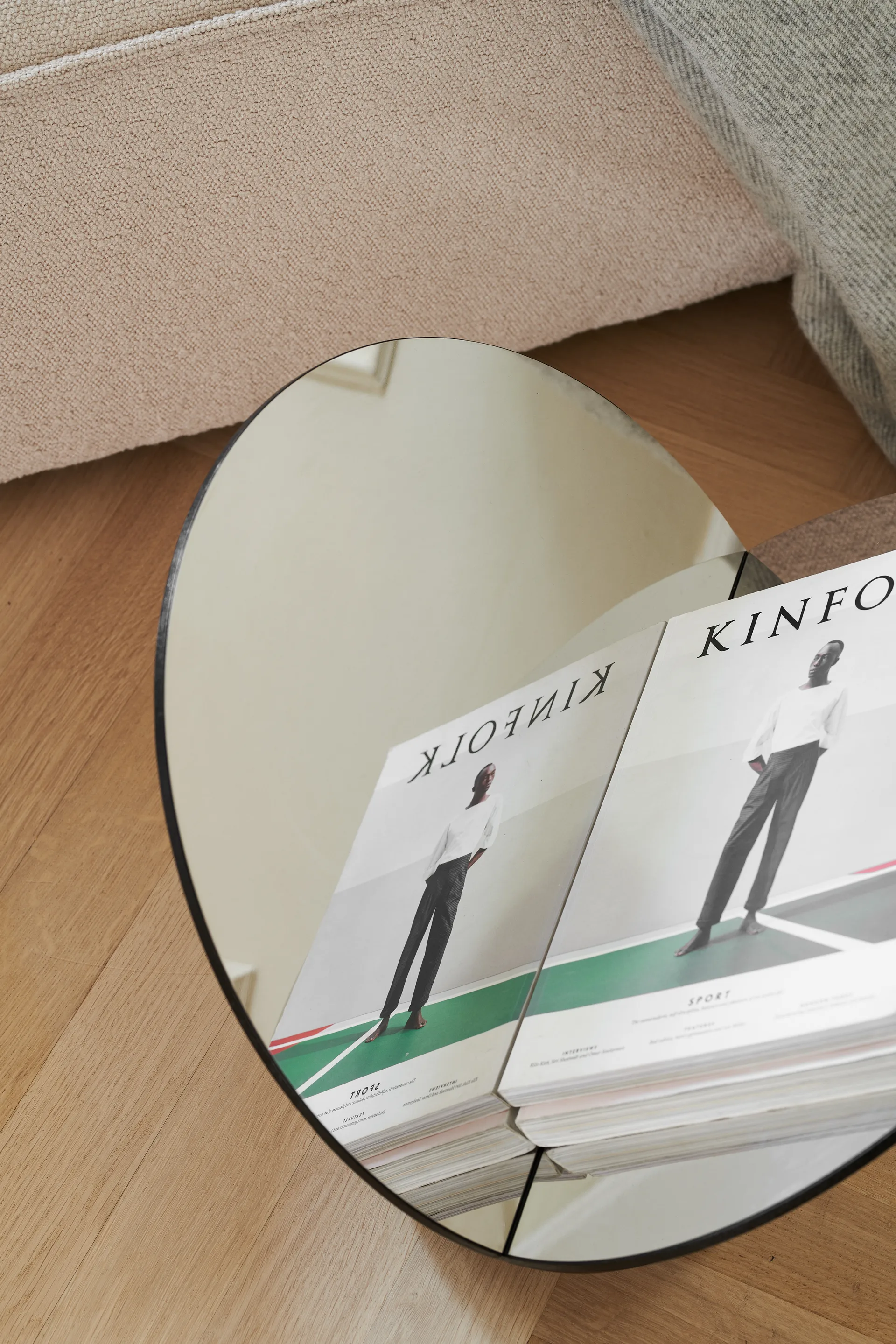 Revistero Silia, Acero inoxidable Gejst