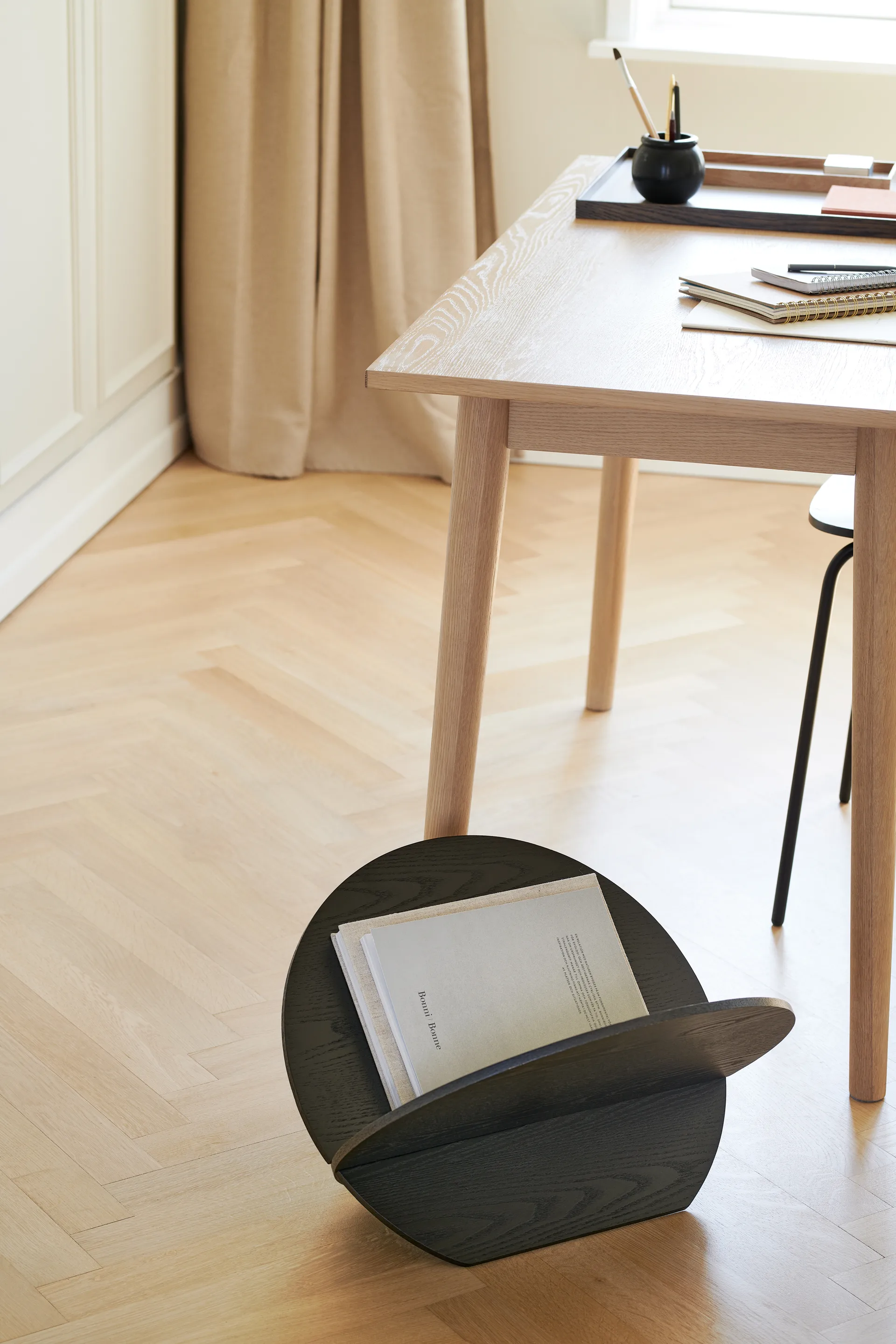 Revistero Silia, Fresno negro Gejst