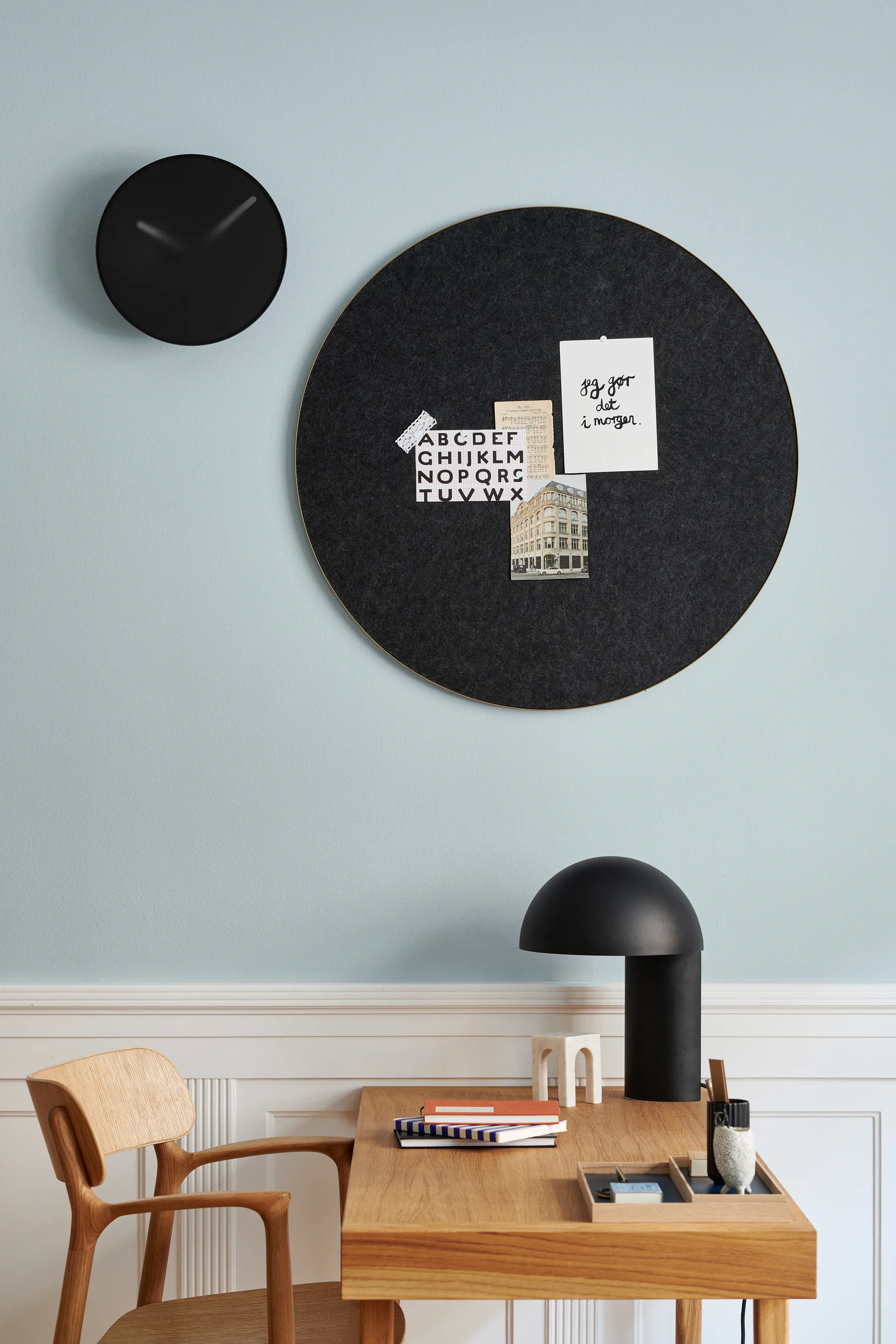 Tablero de notas Retell pinboard Ø80 cm, negro-latón Gejst