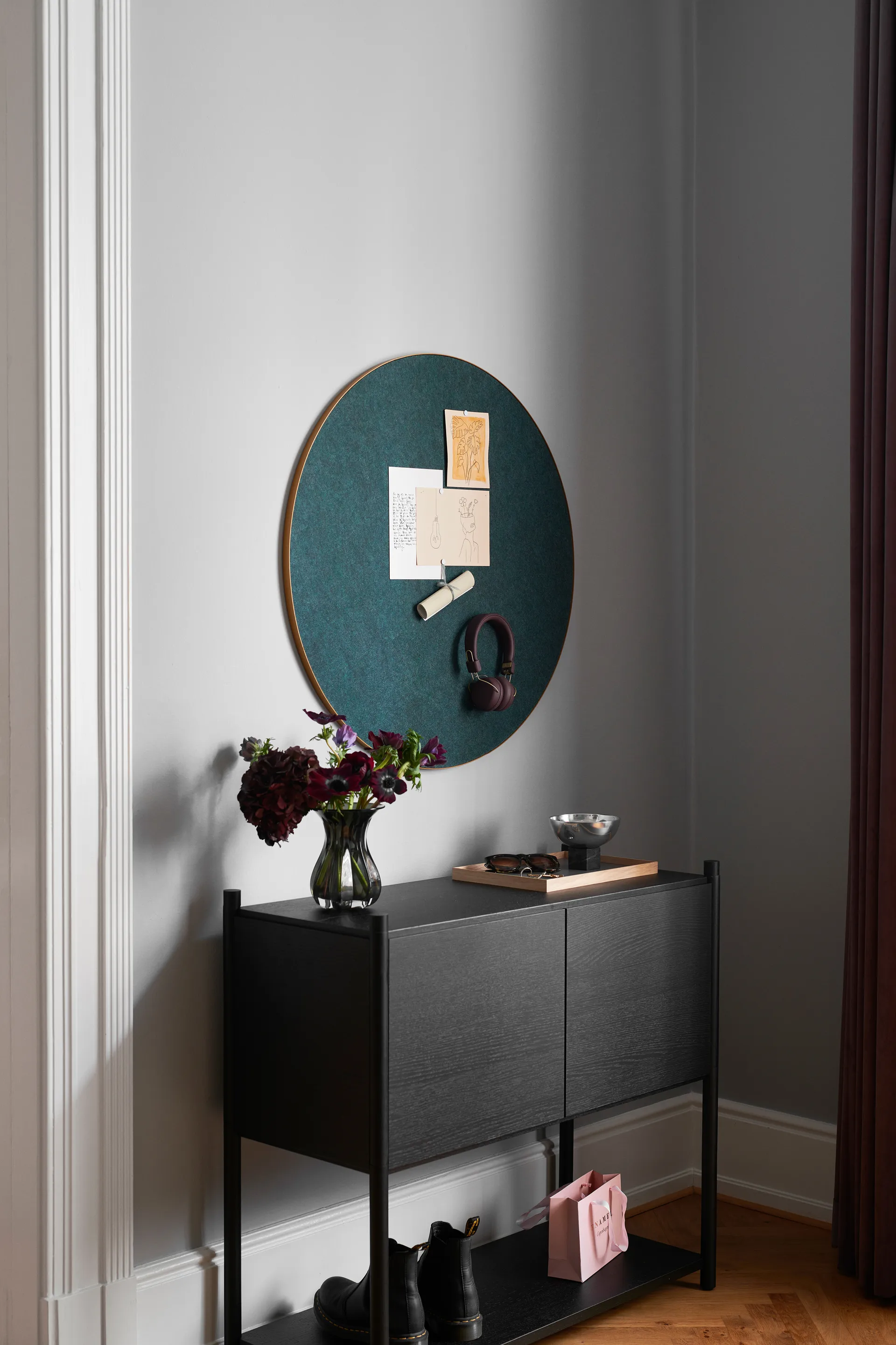 Tablero de notas Retell pinboard Ø80 cm, verde-latón Gejst