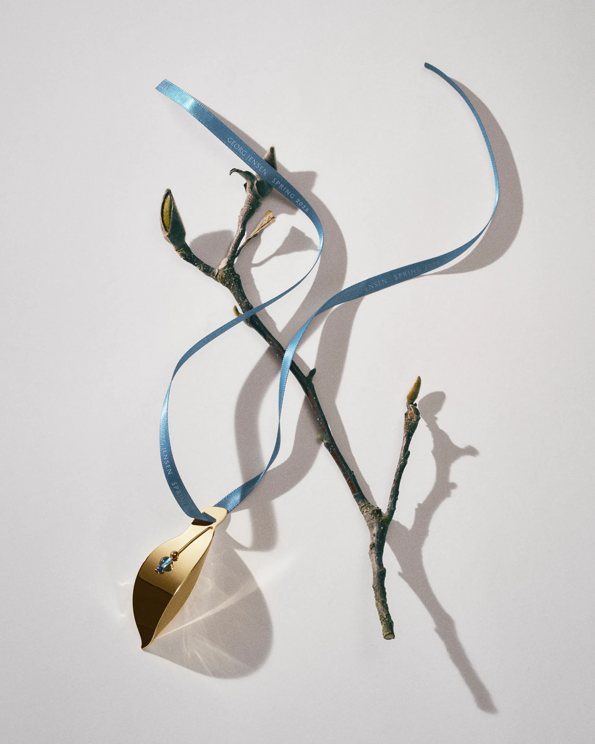 Huevo de Pascua decorativo Spring 2025, Acero inoxidable chapado en oro Georg Jensen