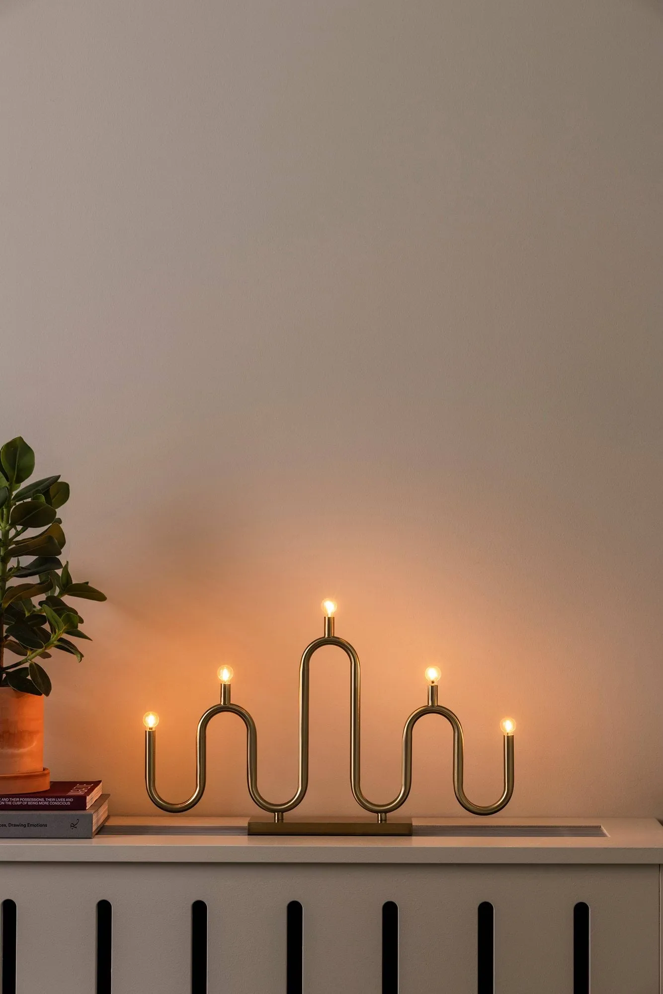 Candelabro de Adviento Noel 5, Latón cepillado Globen Lighting