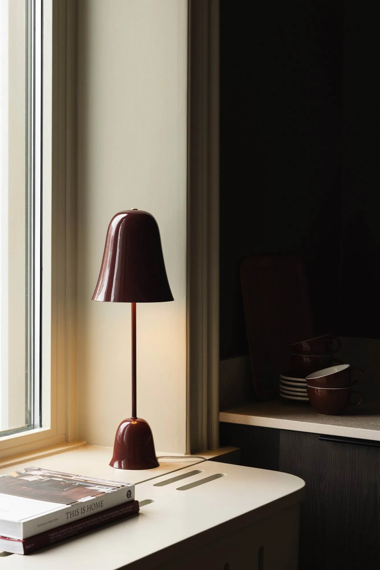 Lámpara de mesa Blåklockan, Vino (rojo), Ø16xAlt. 50 cm Globen Lighting