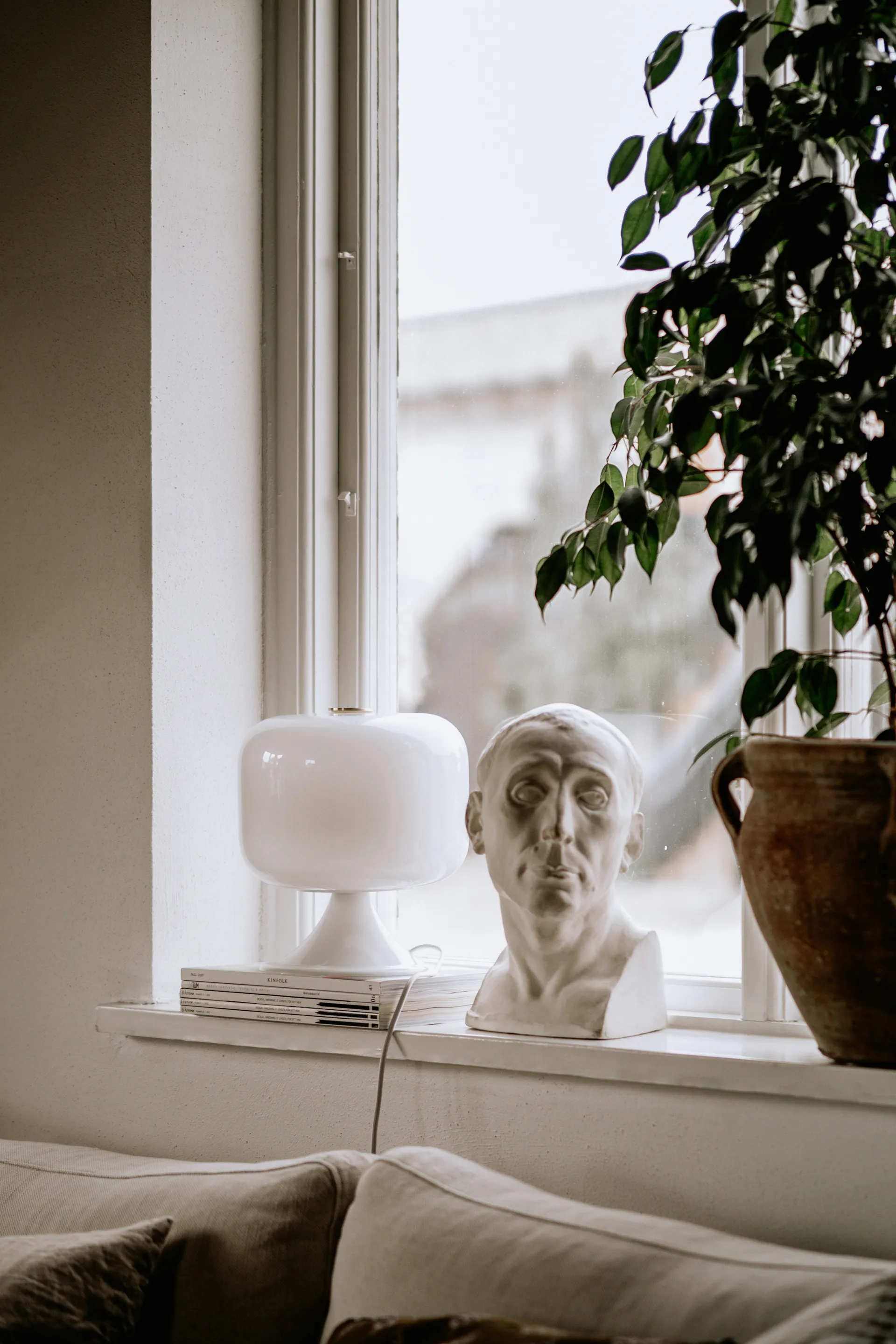 Lámpara de mesa Bullen 25, Blanco Globen Lighting