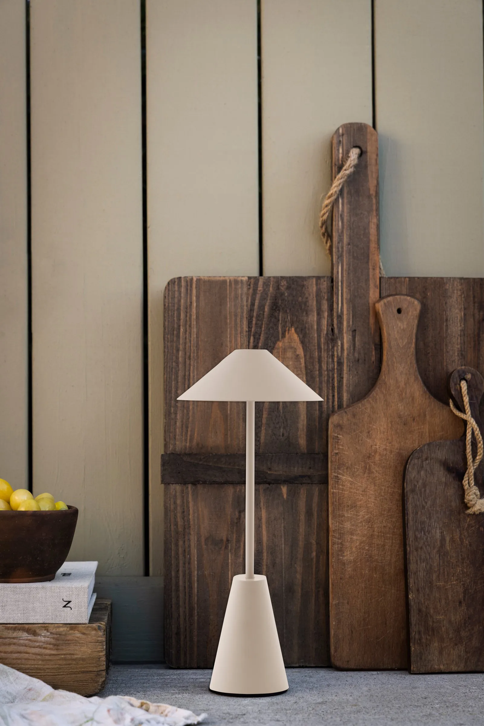 Lámpara de mesa Cannes 32 portátil, Barro Globen Lighting