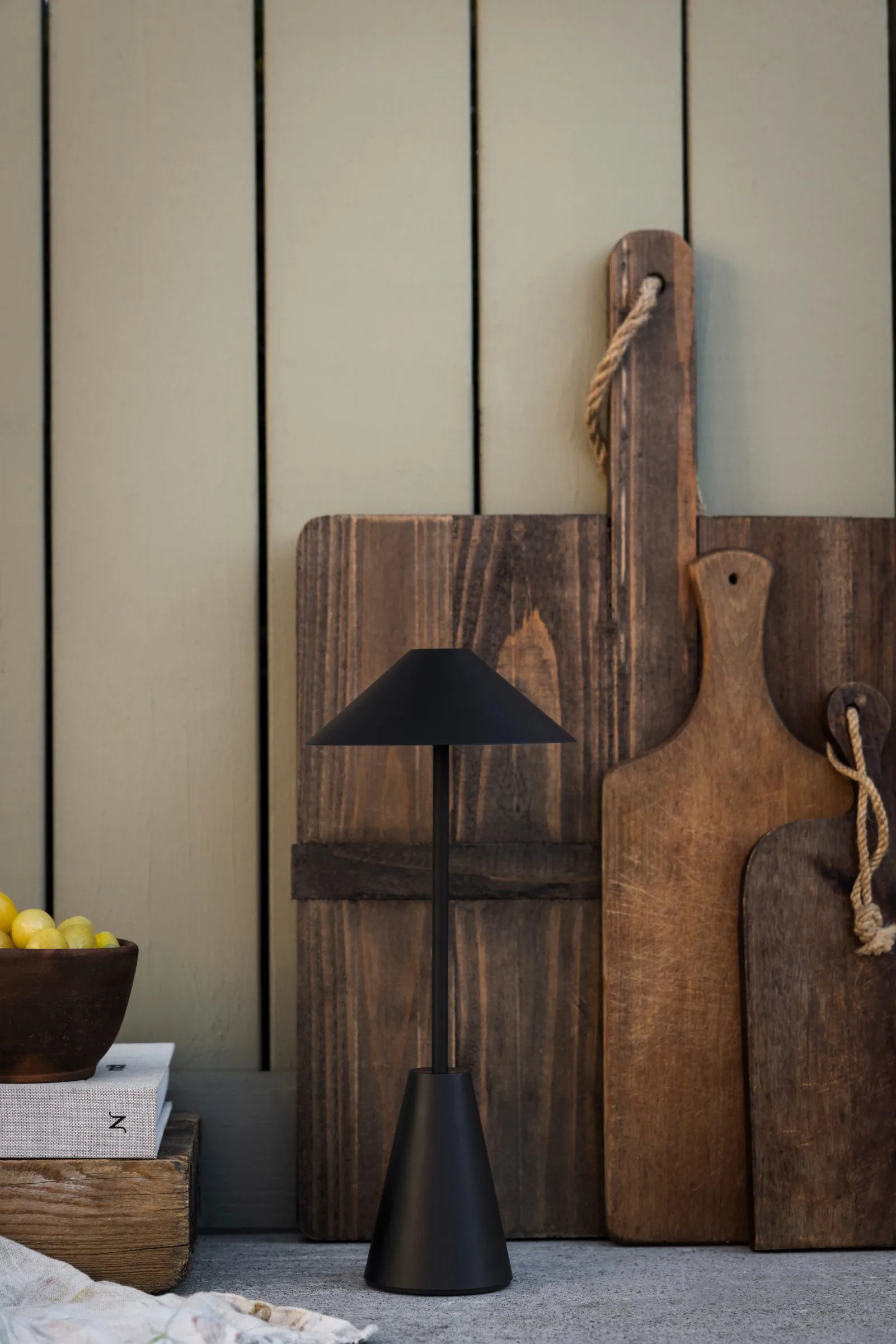 Lámpara de mesa Cannes 32 portátil, Negro Globen Lighting