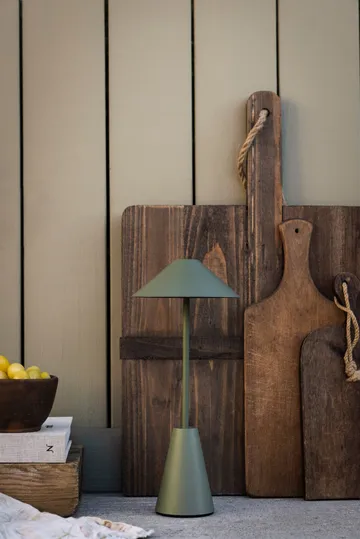 Lámpara de mesa Cannes 32 portátil - Verde musgo - Globen Lighting