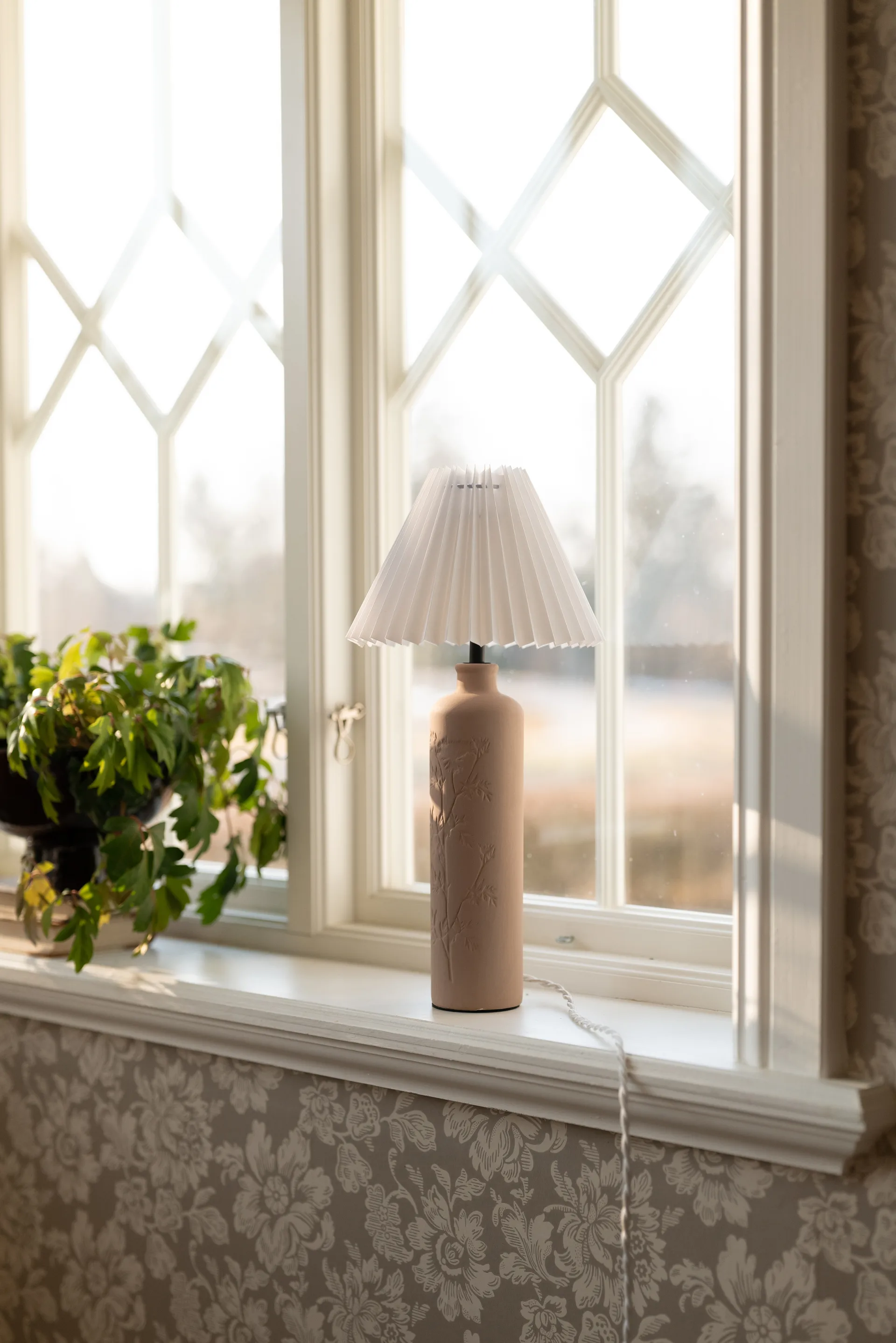 Lámpara de mesa Flora 46 cm, Mud Globen Lighting