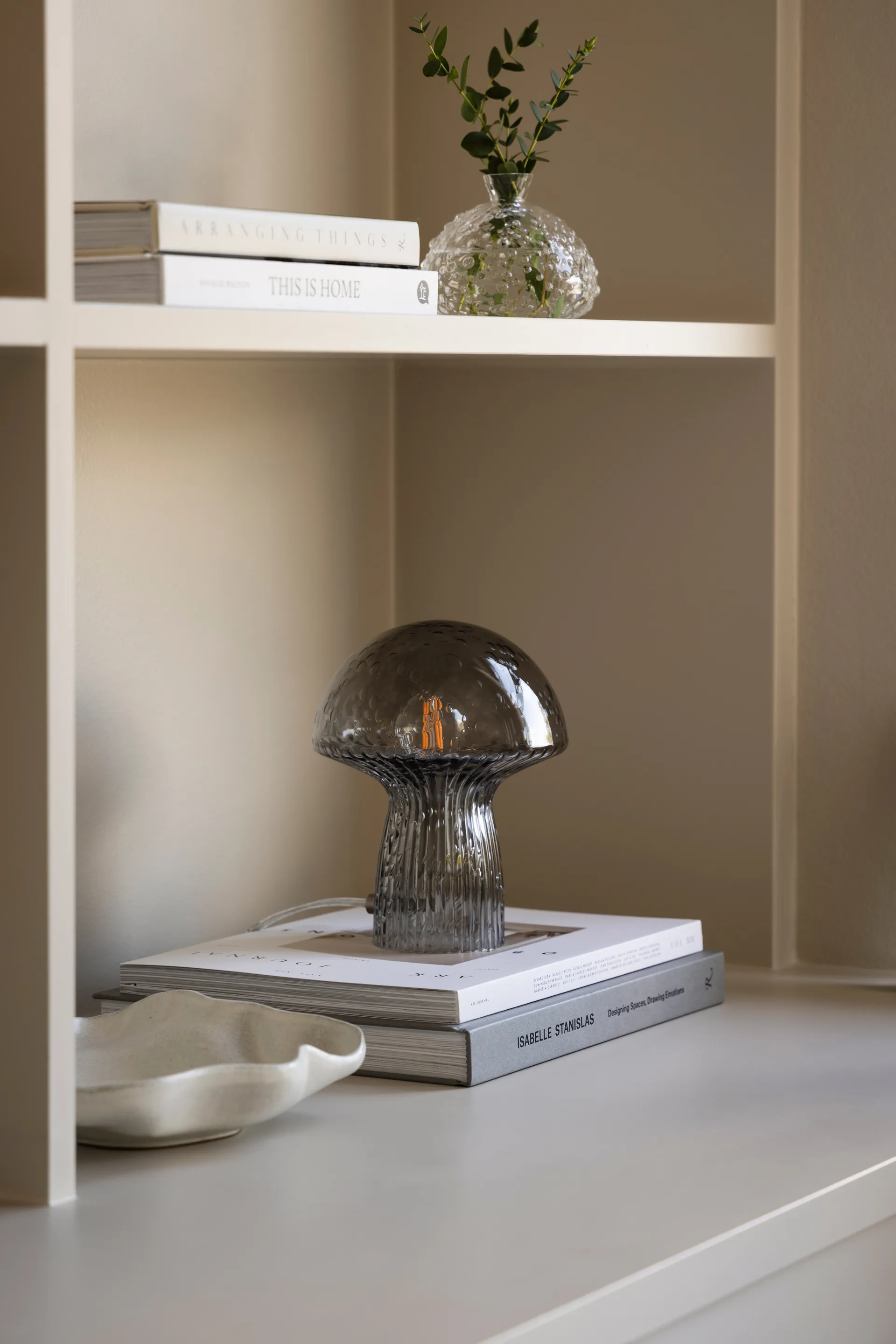 Lámpara de mesa Fungo Special Edition Ahumado, Ø16 cm, H:20 cm Globen Lighting