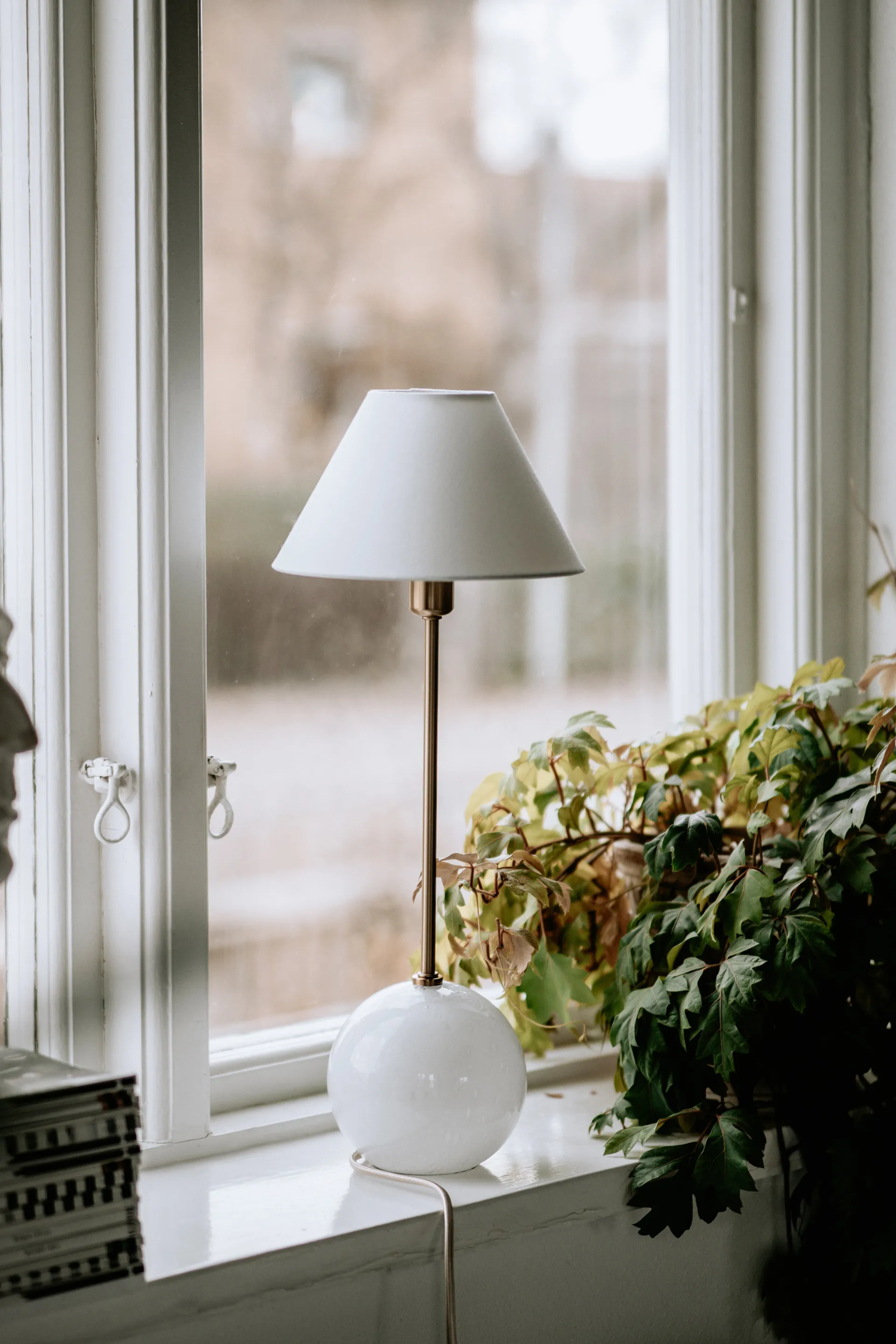 Lámpara de mesa Iris 20, Blanco Globen Lighting