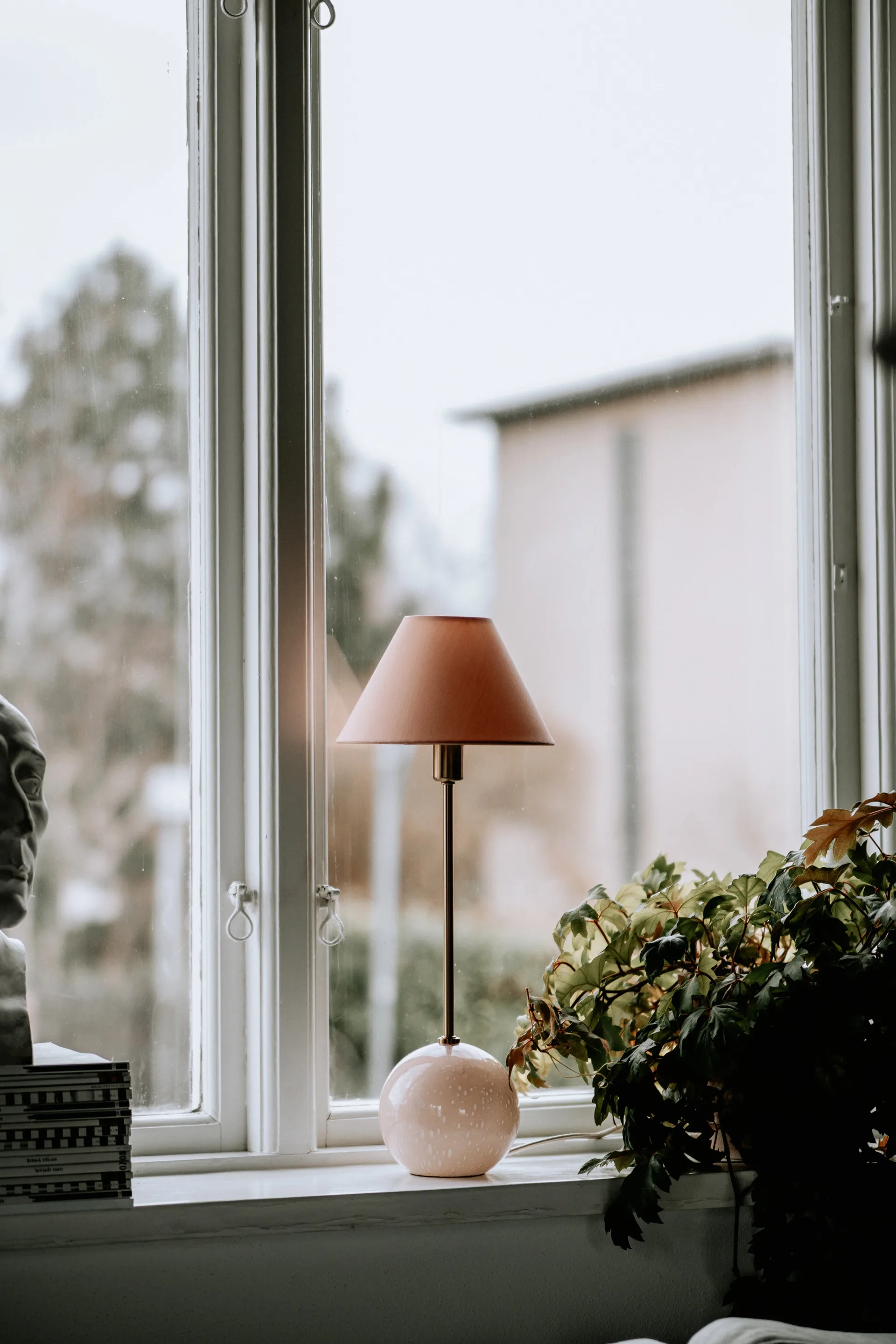 Lámpara de mesa Iris 20, Blush Globen Lighting