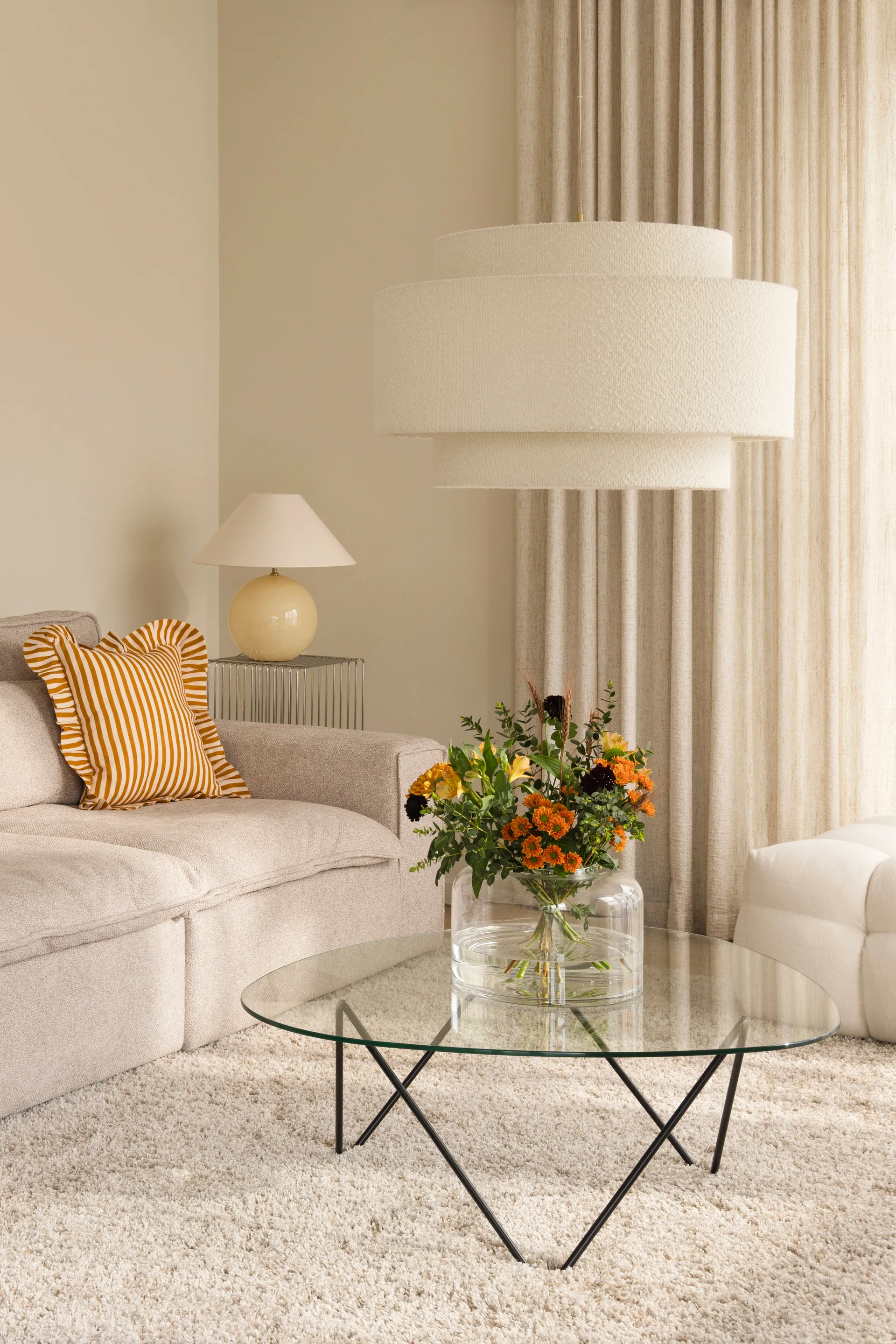 Lámpara de mesa Iris 45, White Globen Lighting