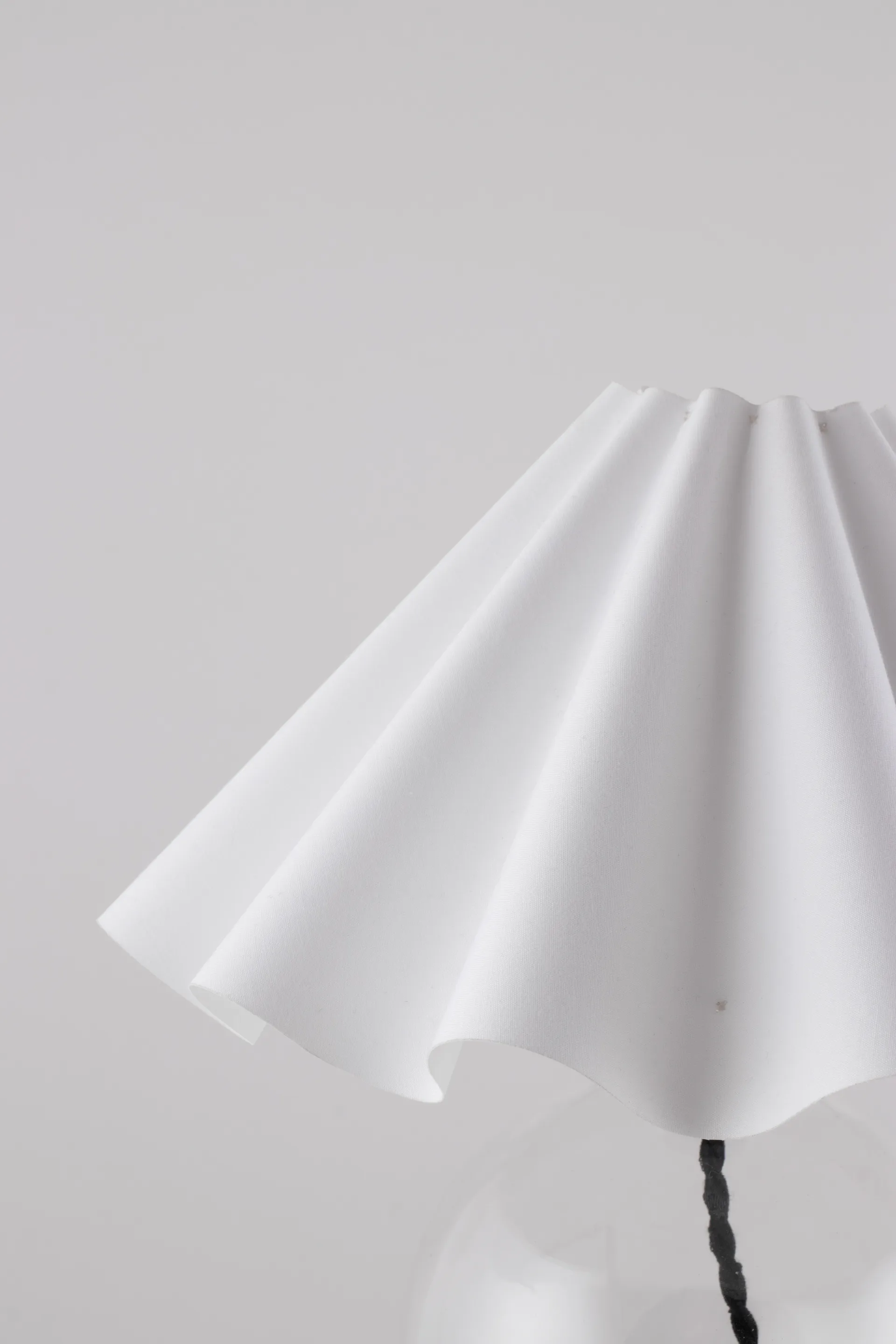 Lámpara de mesa Judith Ø30 cm, transparente-blanco Globen Lighting