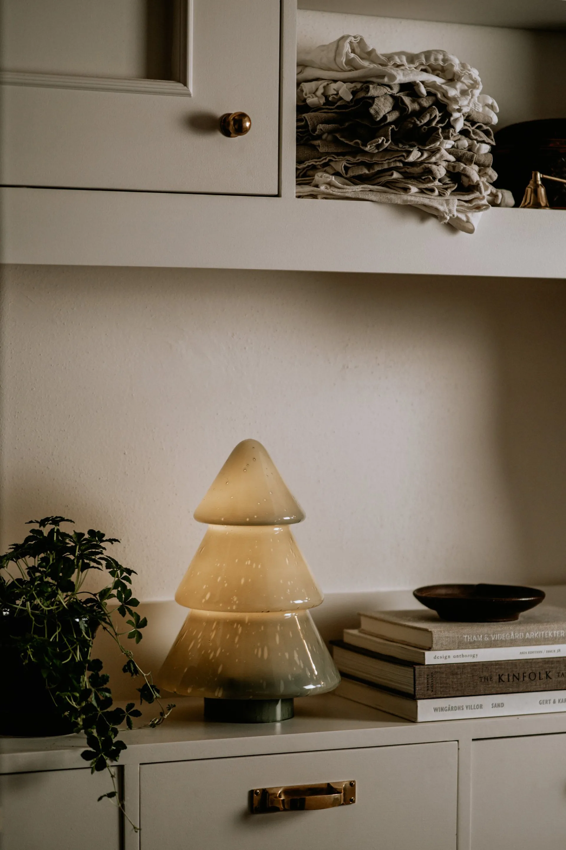 Lámpara de mesa Kvist 20, Verde Globen Lighting
