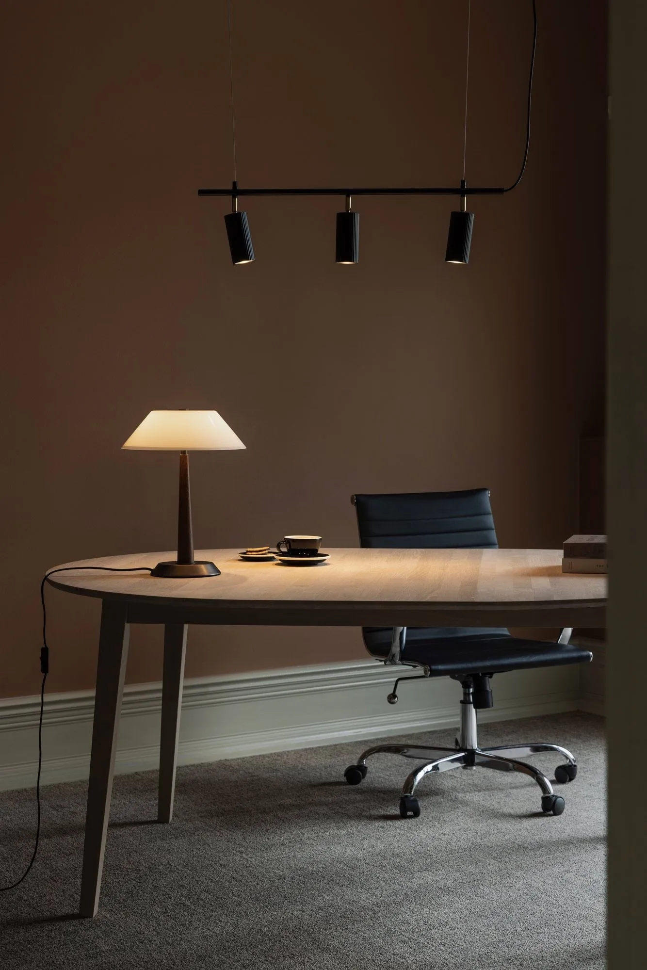 Lámpara de mesa Ligna, Teñido de marrón, Ø29x39,2 cm Globen Lighting