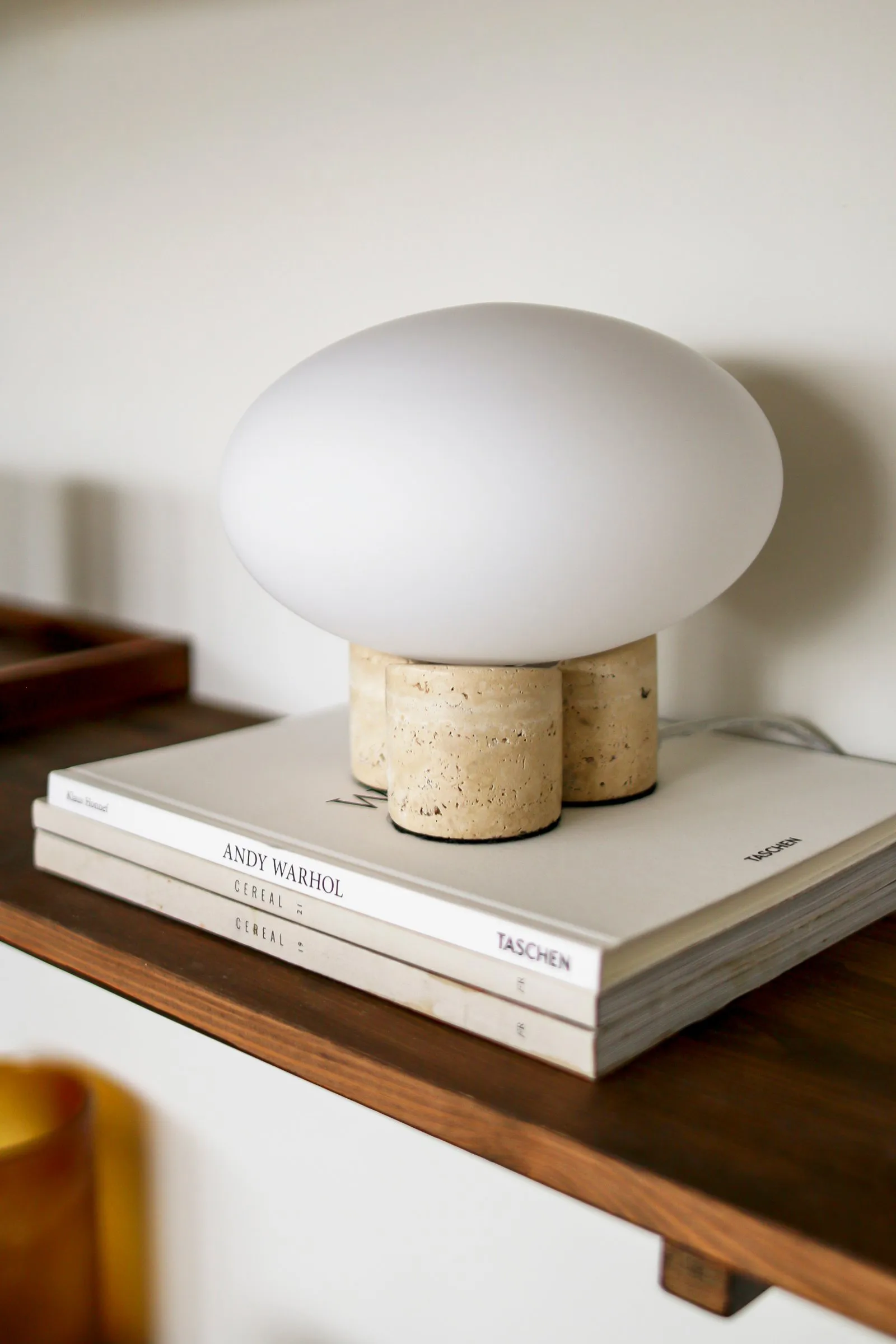 Lámpara de mesa Mammut Ø20 cm, Travertino Globen Lighting