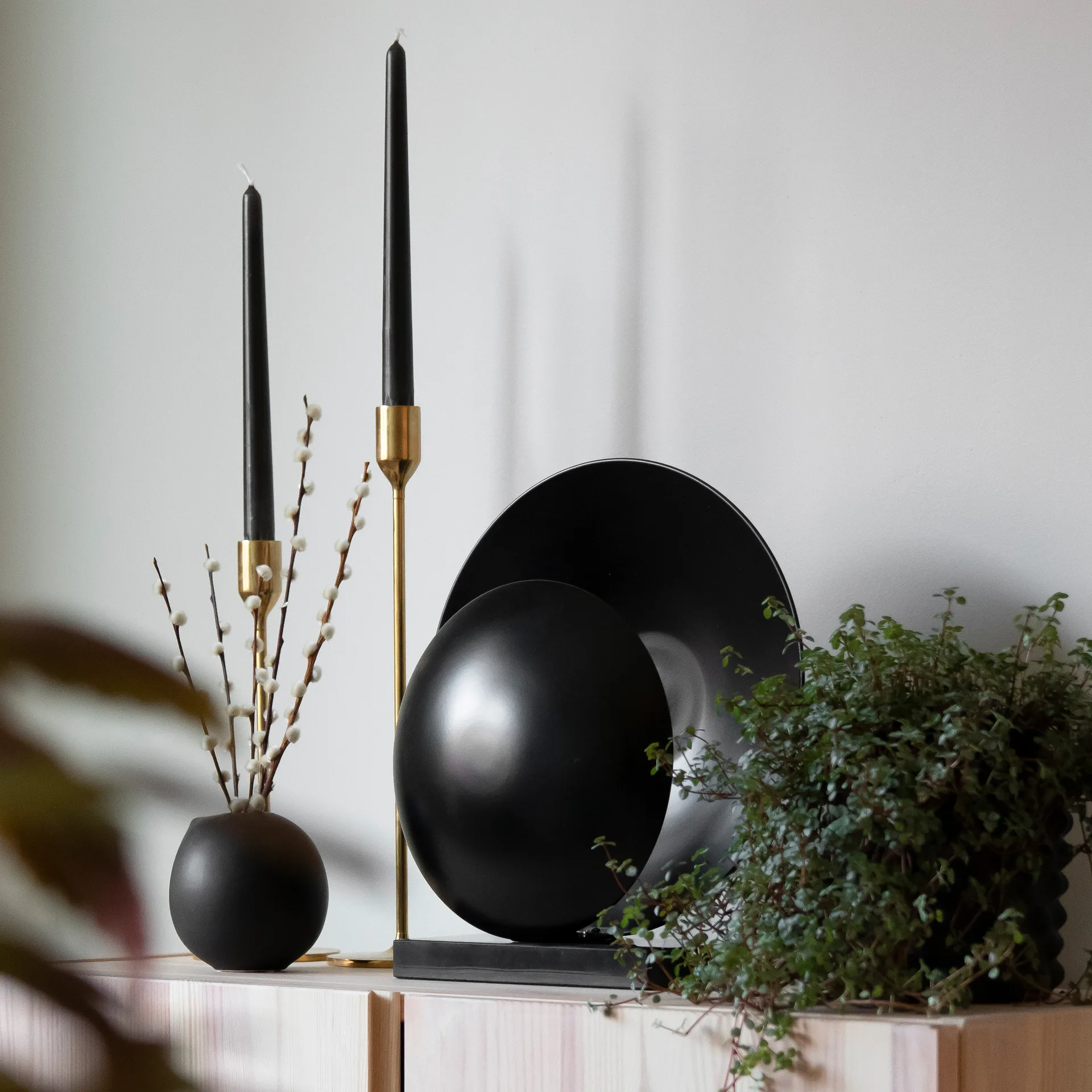 Lámpara de mesa Orbit, negro Globen Lighting
