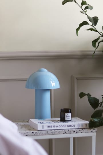 Lámpara de mesa portátil Buddy - Azul claro - Globen Lighting