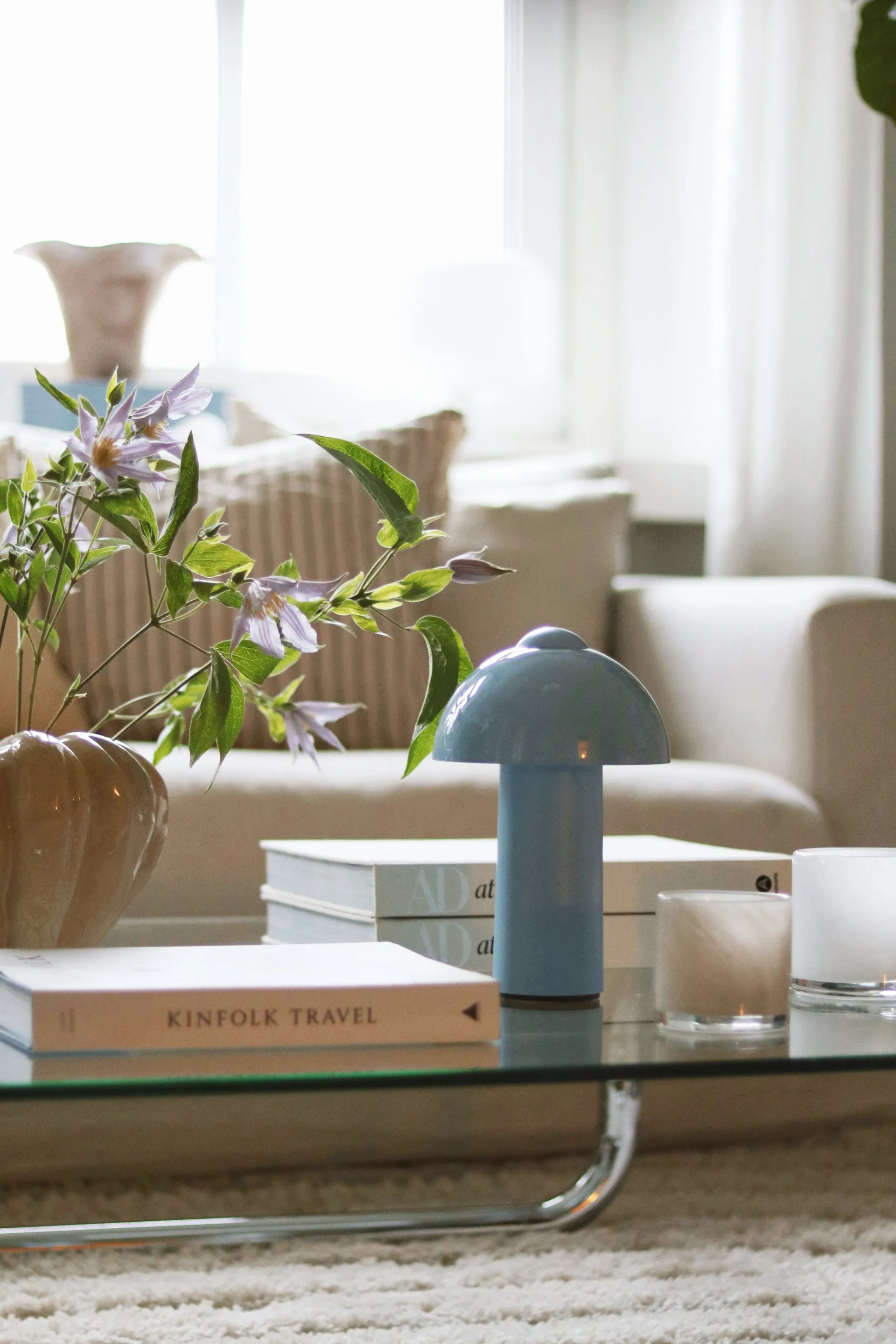 Lámpara de mesa portátil Buddy, Azul claro Globen Lighting