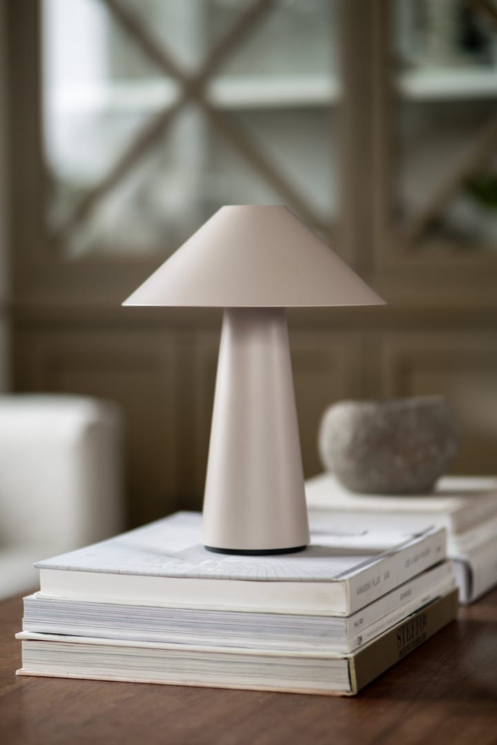 Lámpara de mesa portátil Cannes, Mud Globen Lighting