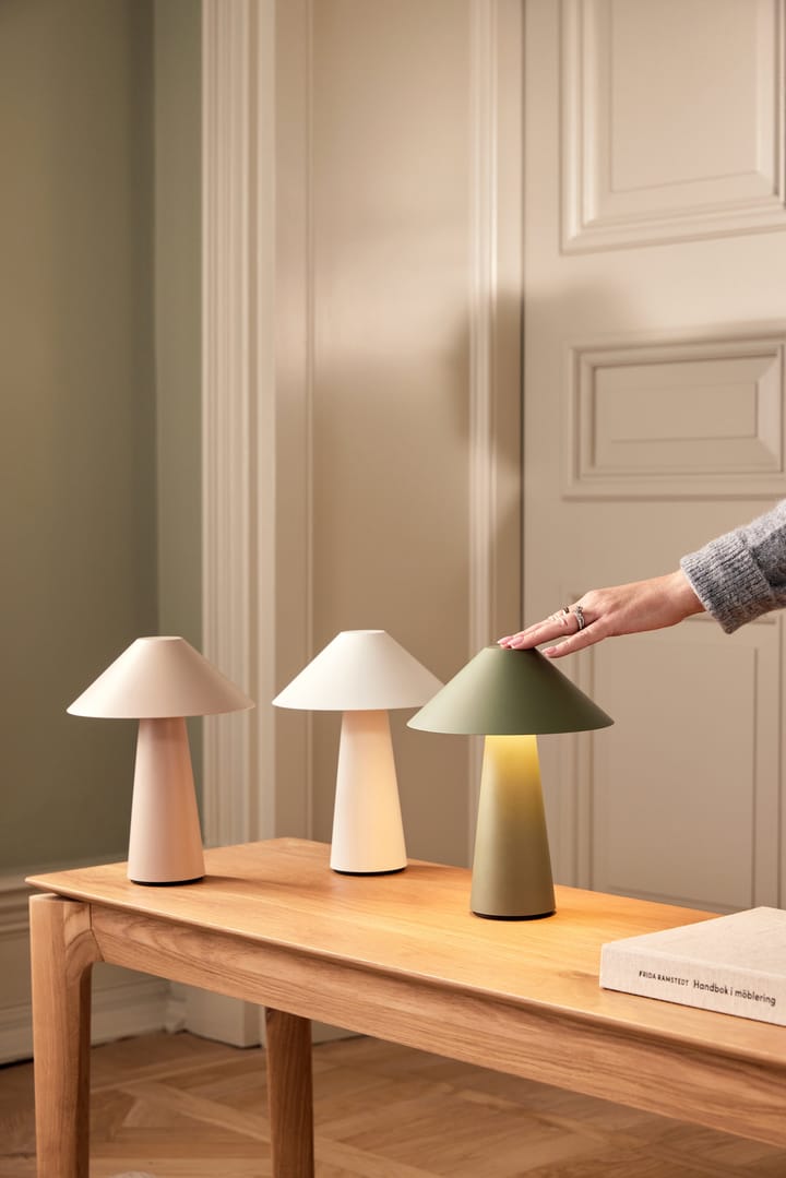 Lámpara de mesa portátil Cannes, Mud Globen Lighting