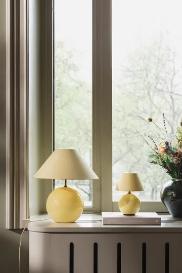 Lámpara de mesa portátil Iris 16 - Amarillo mantequilla - Globen Lighting