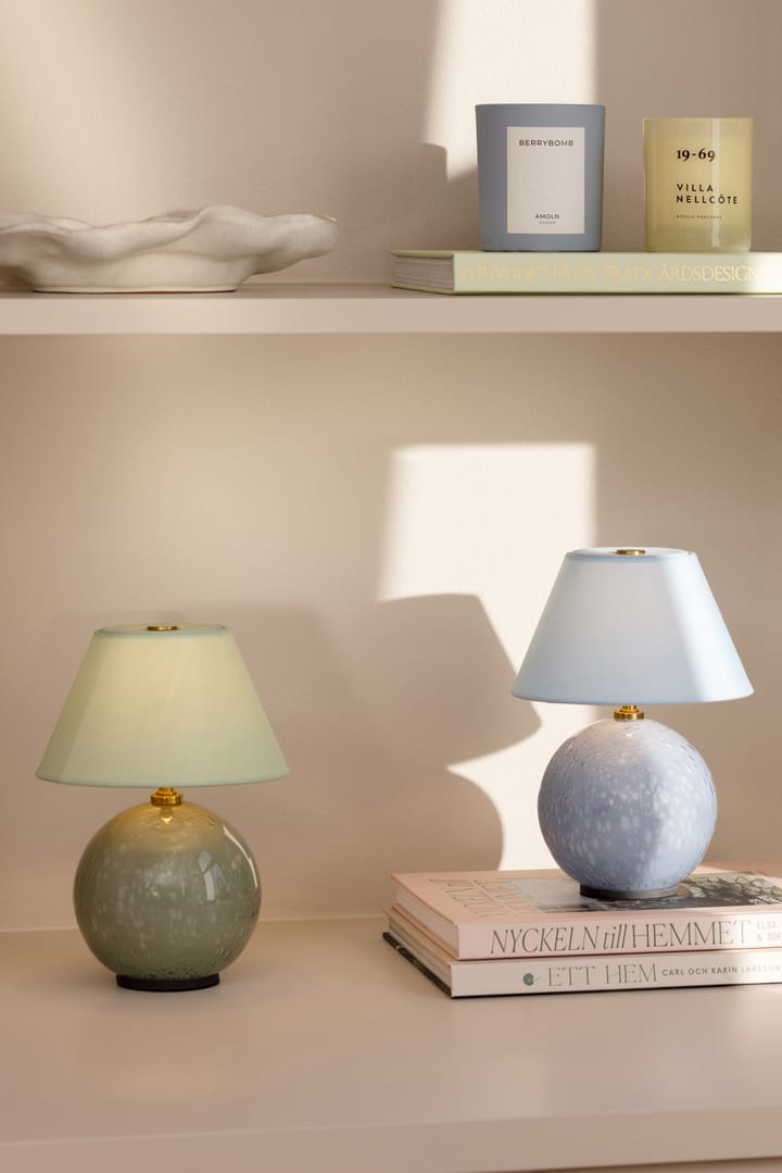 Lámpara de mesa portátil Iris 16 , Azul paloma Globen Lighting