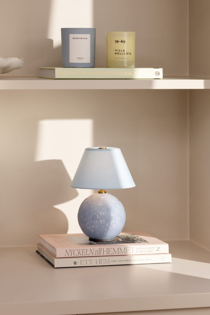 Lámpara de mesa portátil Iris 16 , Azul paloma Globen Lighting