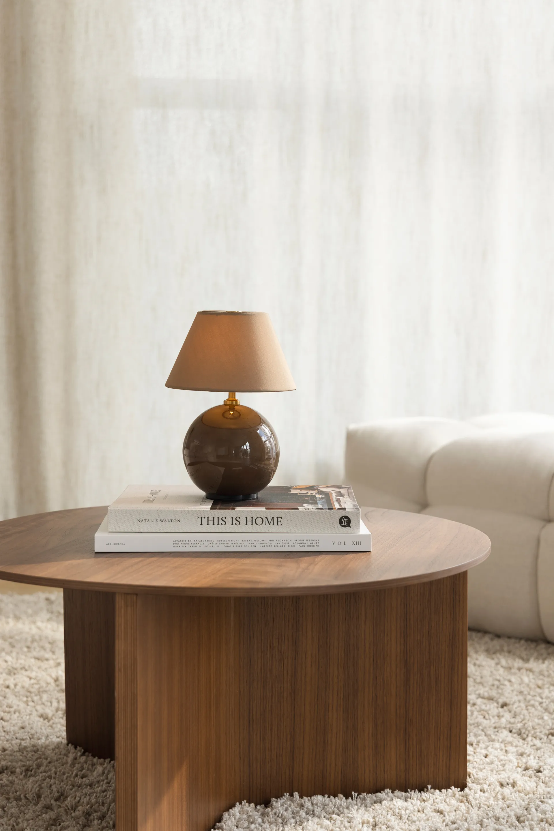 Lámpara de mesa portátil Iris 16, Mocha Globen Lighting