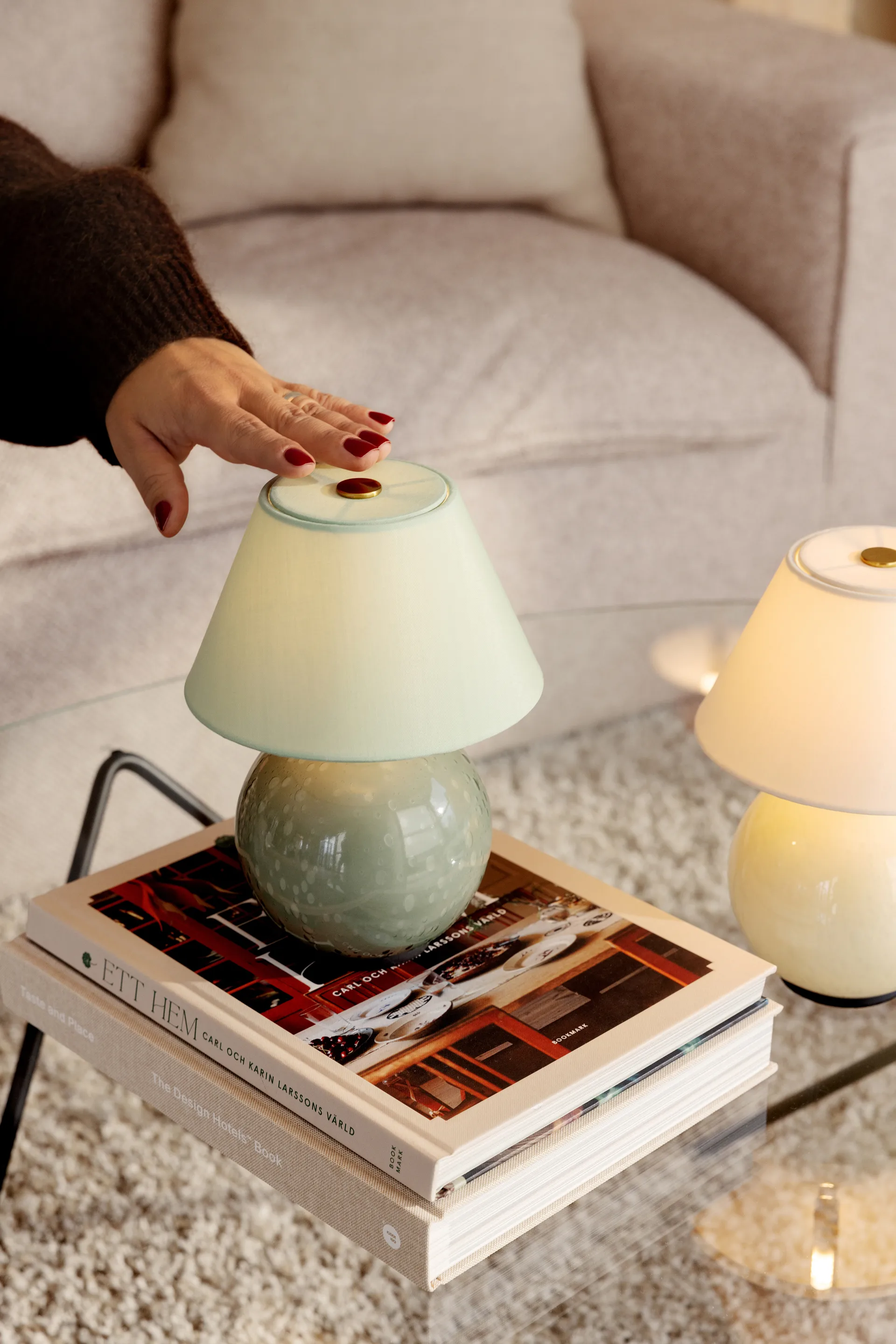 Lámpara de mesa portátil Iris 16, Verde Globen Lighting