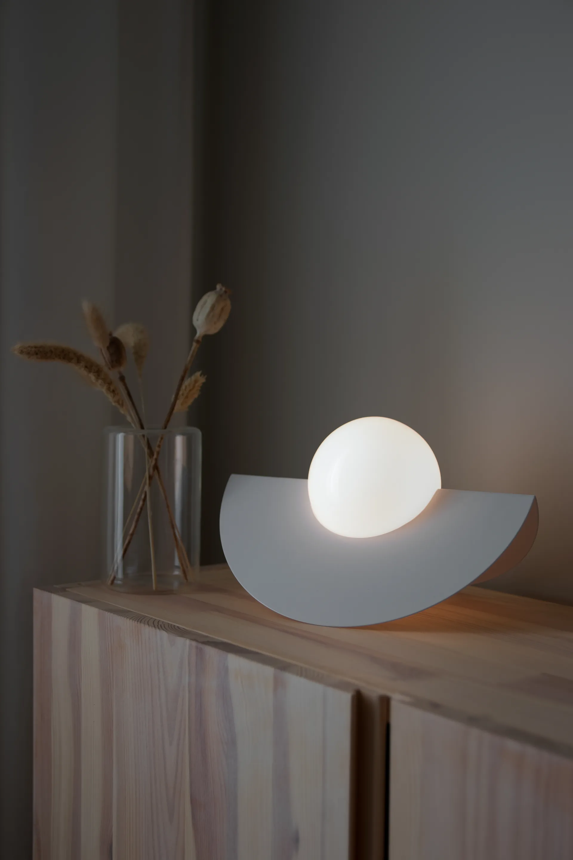 Lámpara de mesa Roccia, blanco Globen Lighting