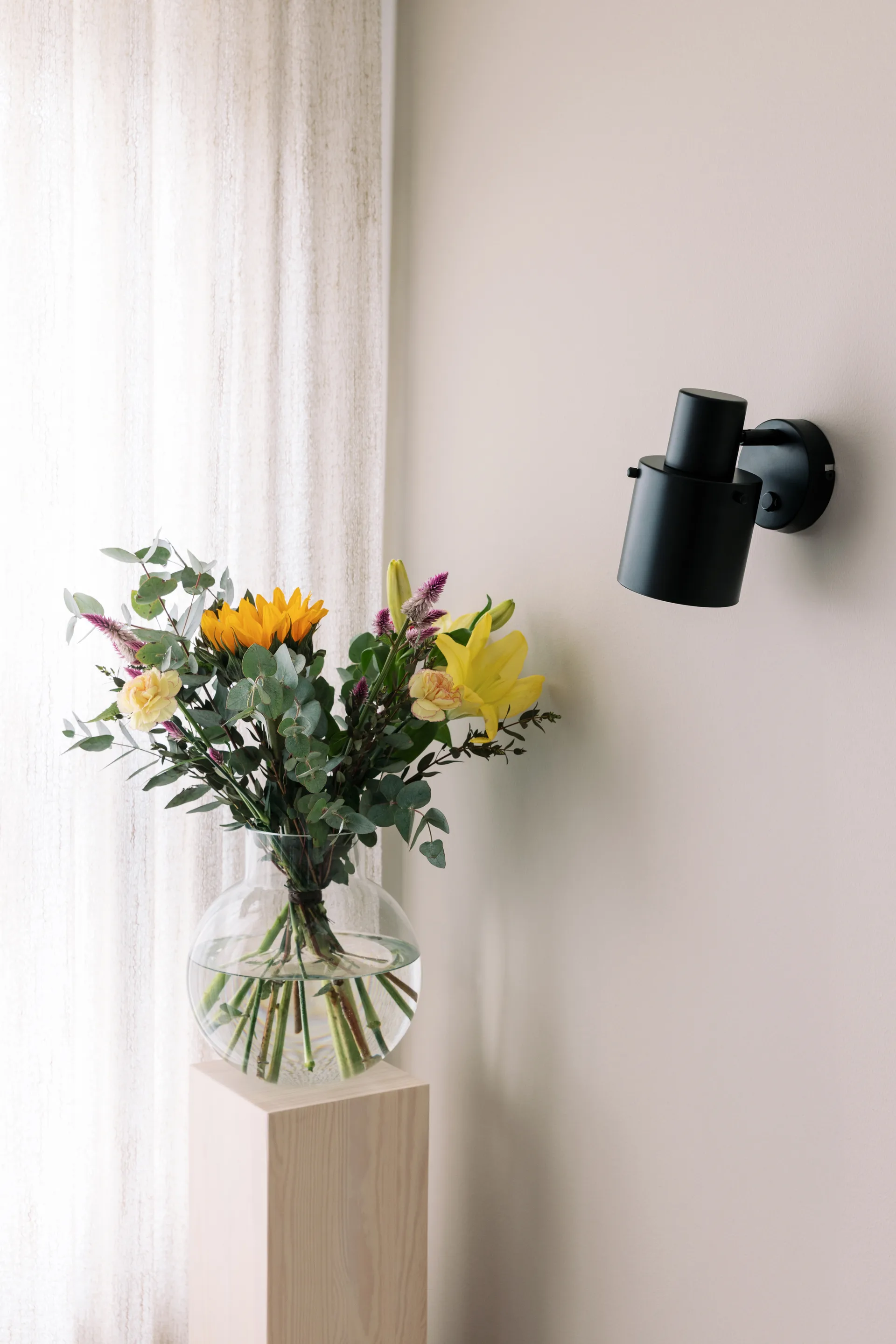 Lámpara de pared Clark 1, Negro Globen Lighting