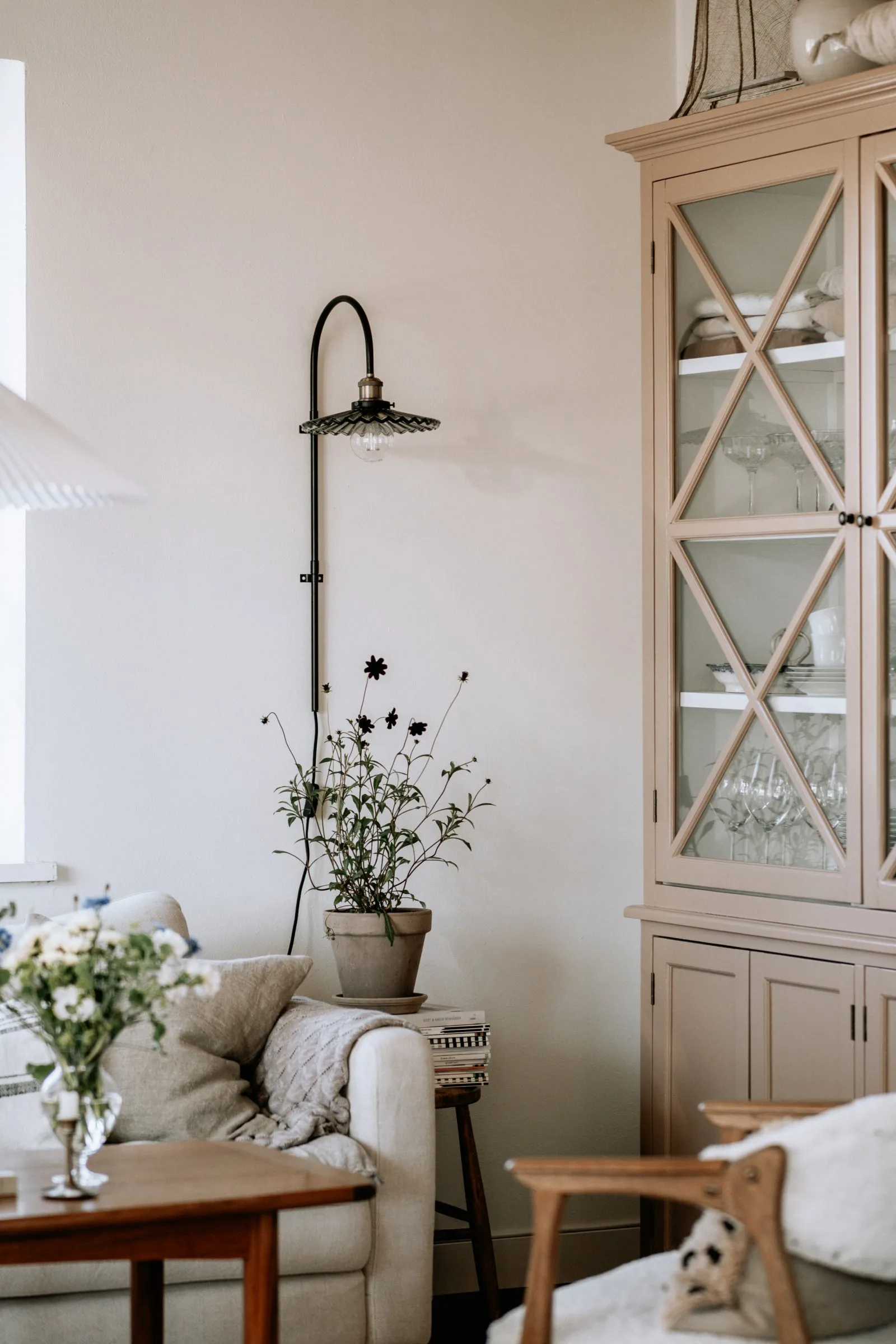 Lámpara de pared Cobbler 75 cm, Humo Globen Lighting