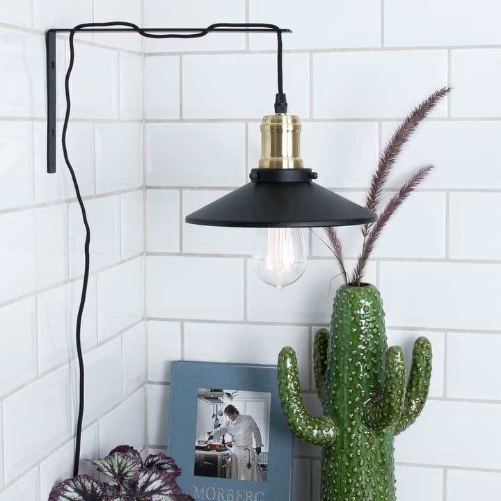Lámpara de pared Disc, negro mate-latón cepillado Globen Lighting