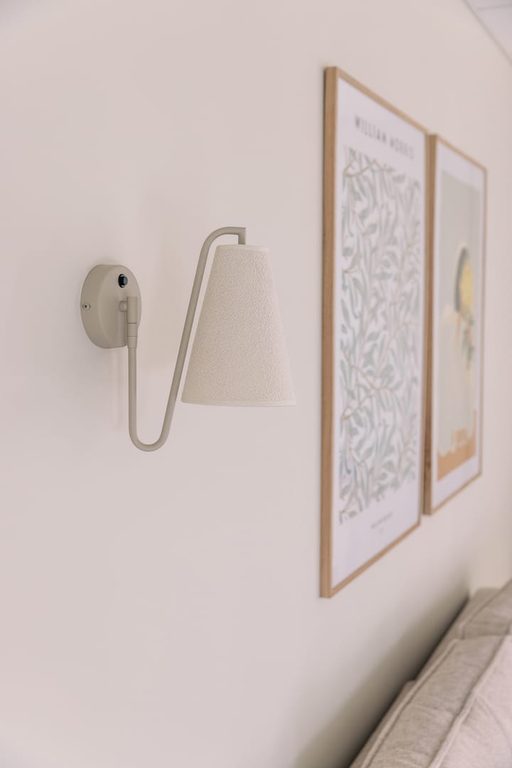 Lámpara de pared Lou, Bouclé blanco-beige Globen Lighting