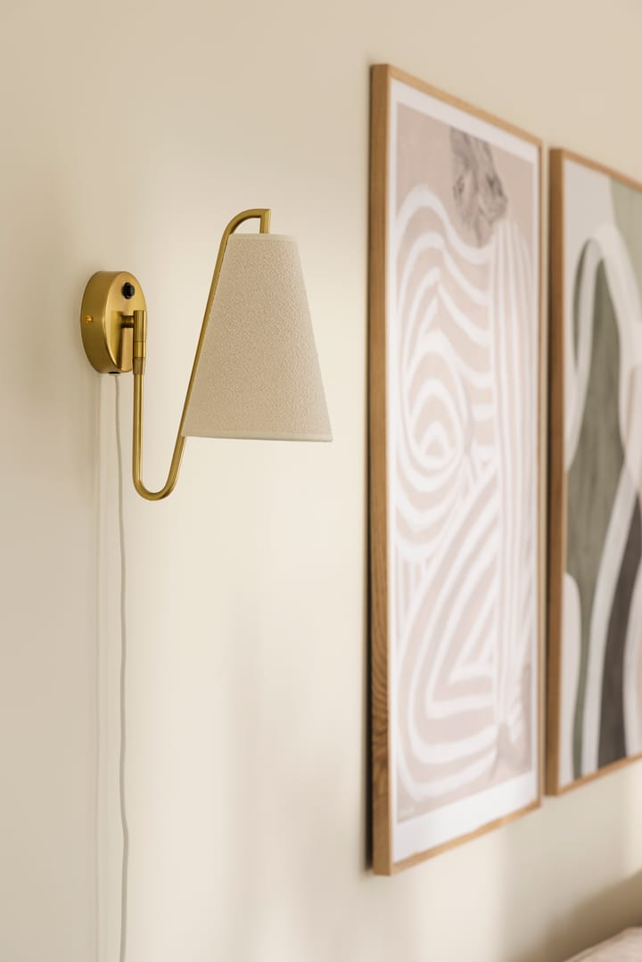 Lámpara de pared Lou, Latón cepillado bouclé blanco Globen Lighting