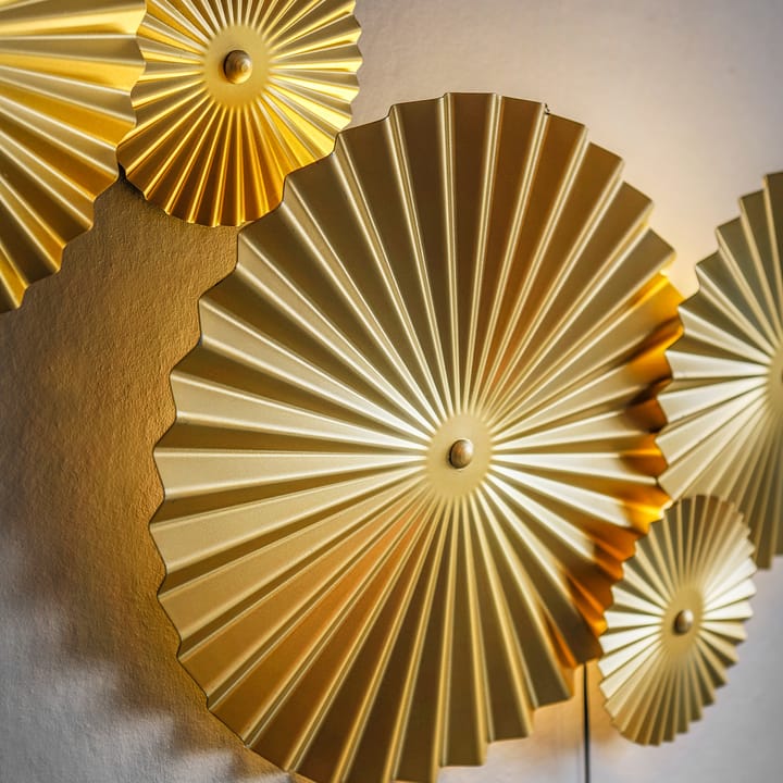 Lámpara de pared Omega, latón cepillado Globen Lighting