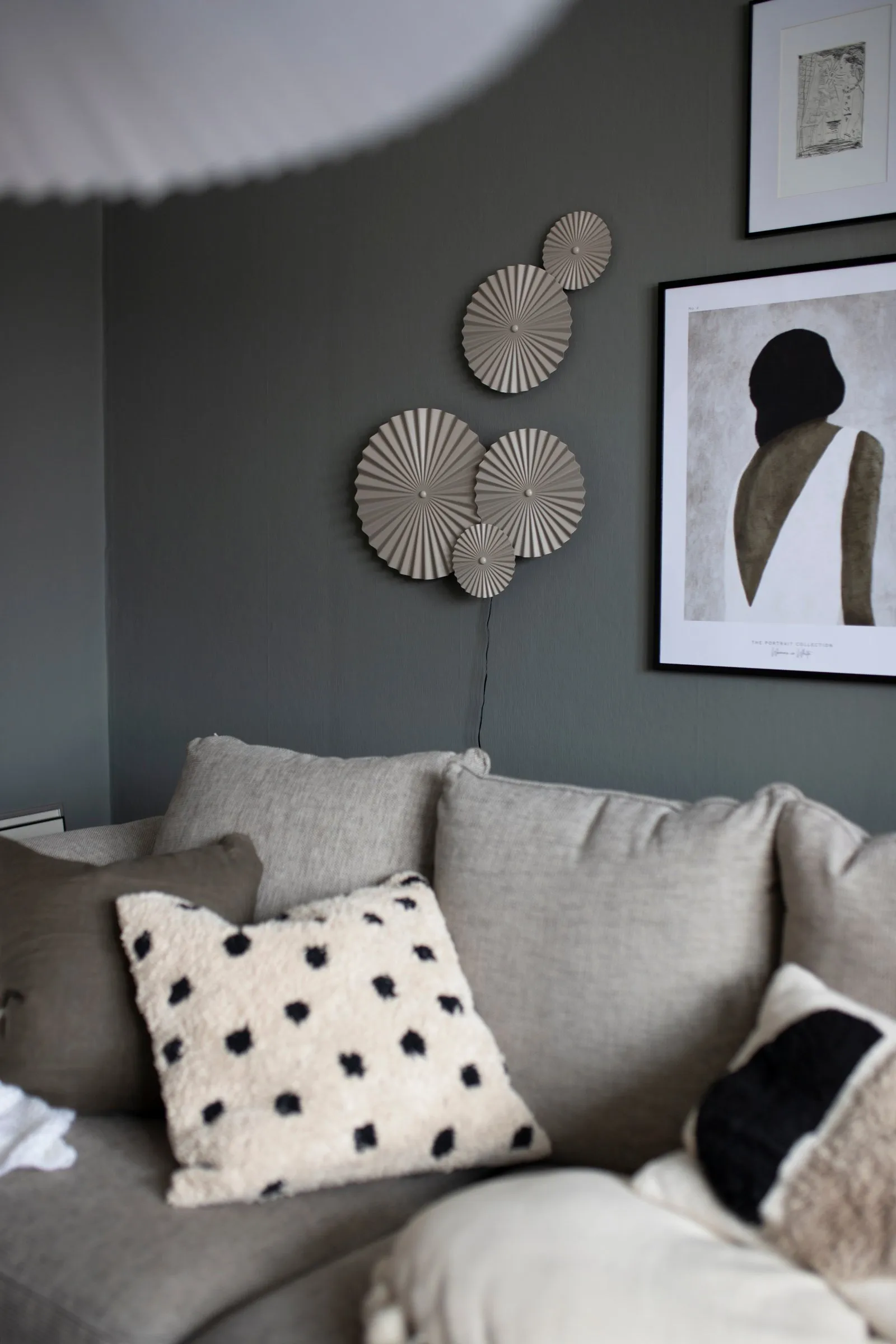 Lámpara de pared Omega, Mud Globen Lighting