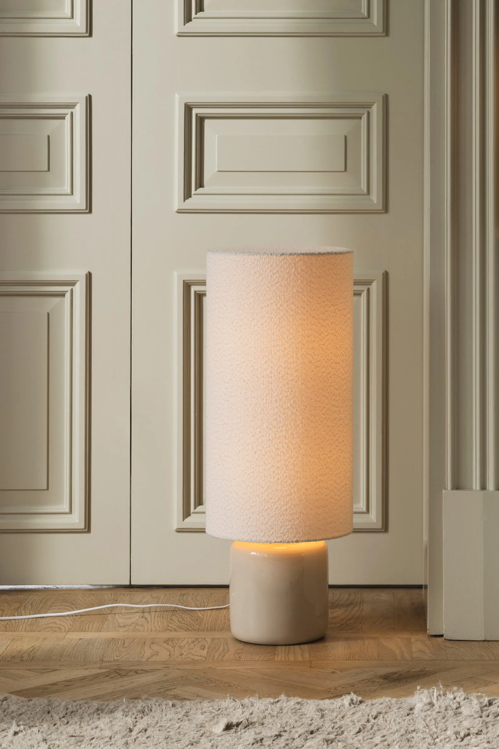 Lámpara de pie Florian , Blanco bouclé/beige, Ø30 × 80 cm Globen Lighting