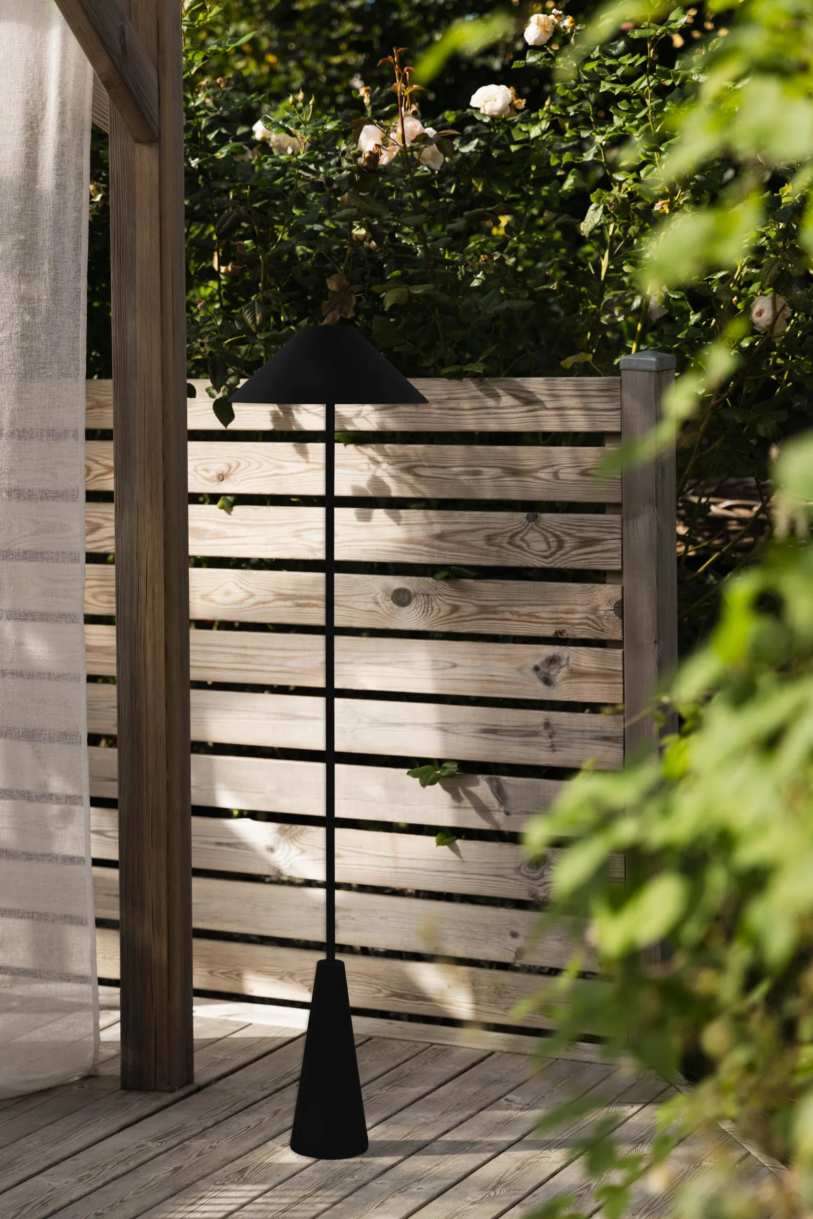 Lámpara de pie portátil Cannes, Negro Globen Lighting