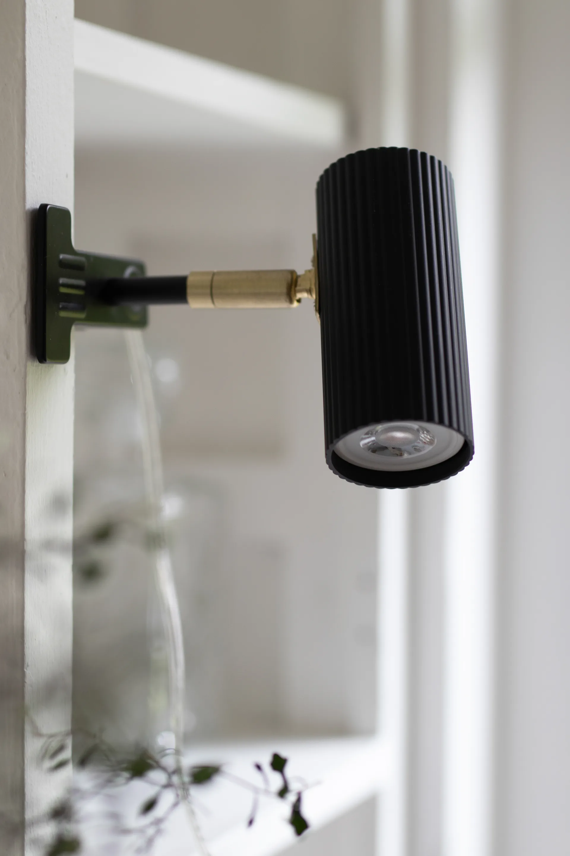 Lámpara de pinza Hubble, negro Globen Lighting