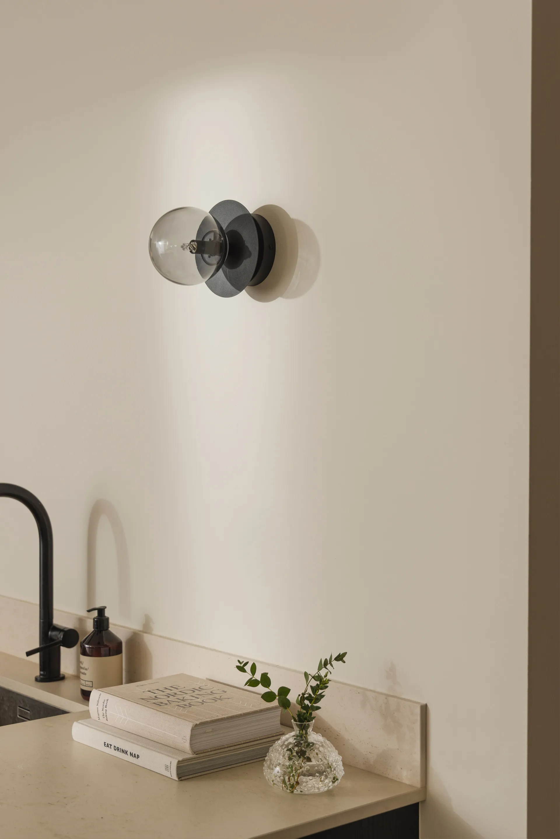 Plafón Art Deco, Negro-ahumado Globen Lighting