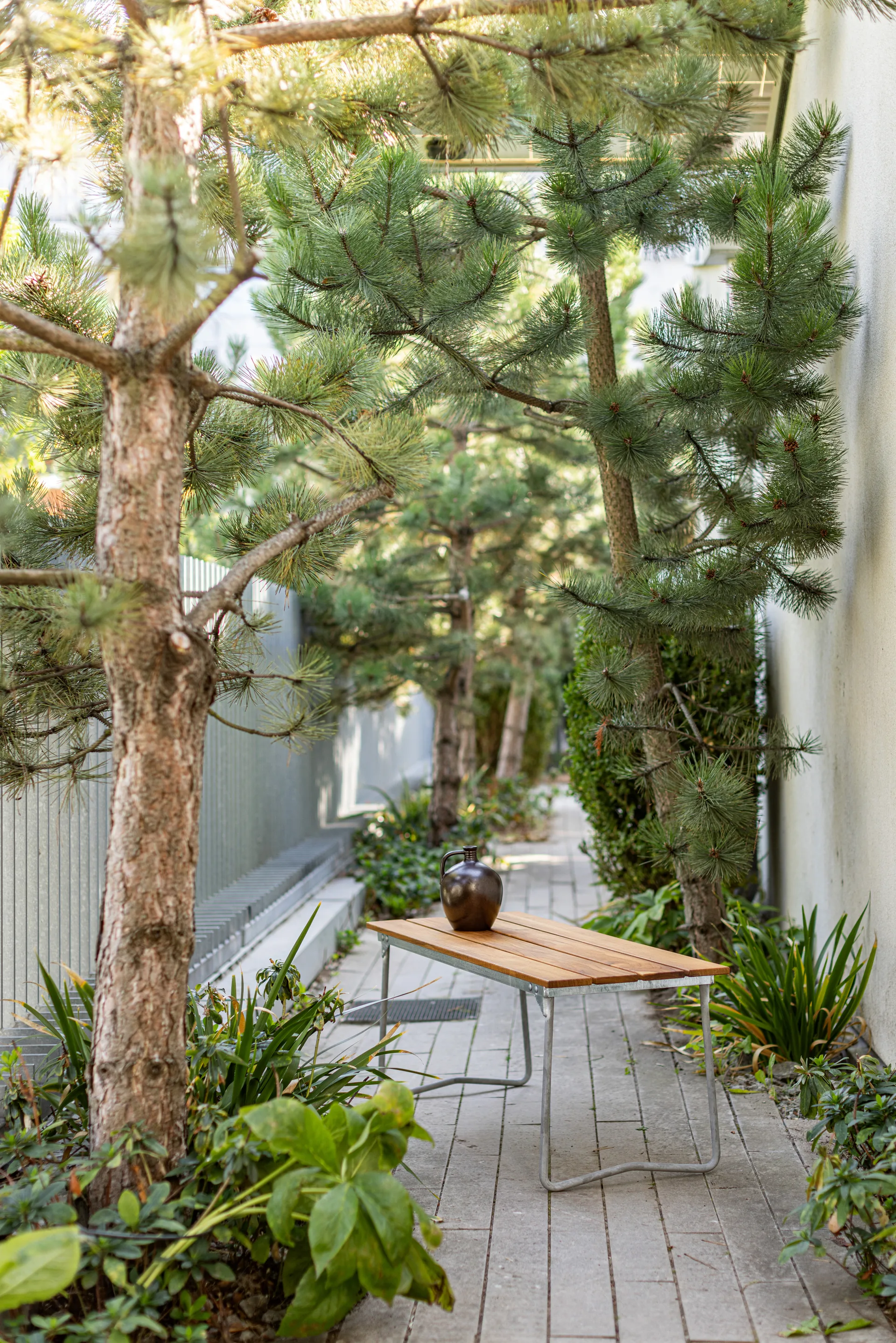 Banco 8, Teca-estructura de acero galvanizado en caliente Grythyttan Stålmöbler