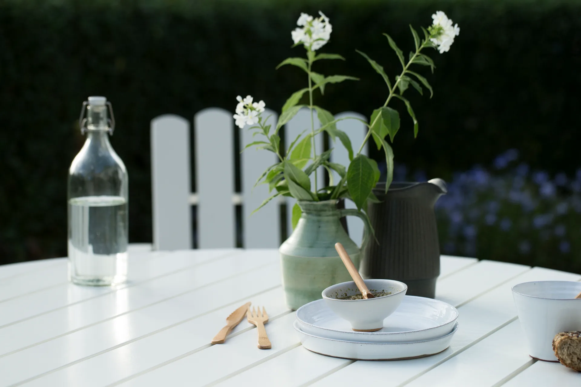 Conjunto de mesa y sillas Grythyttan blanco 9A Ø120cm + 5 A2,  Grythyttan Stålmöbler