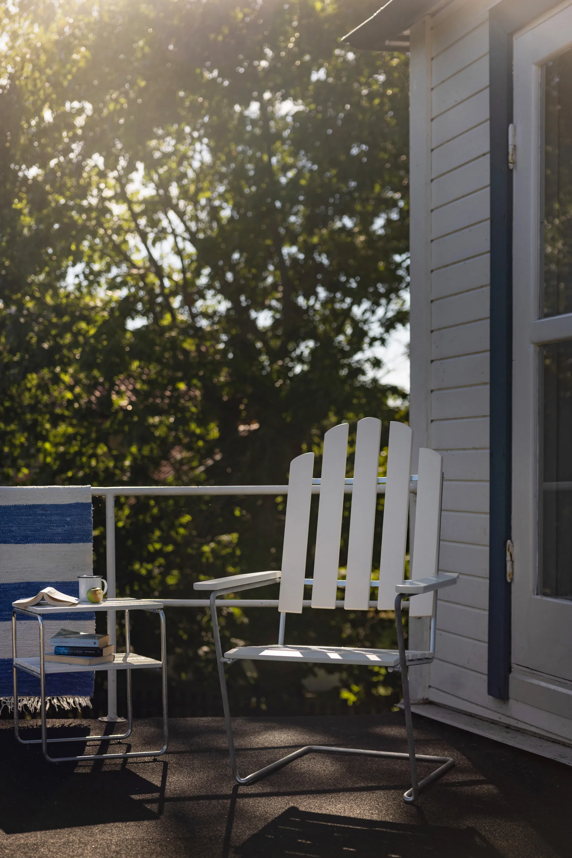 Mesa auxiliar Grythyttan, Roble lacado blanco-estructura galvanizada en caliente Grythyttan Stålmöbler