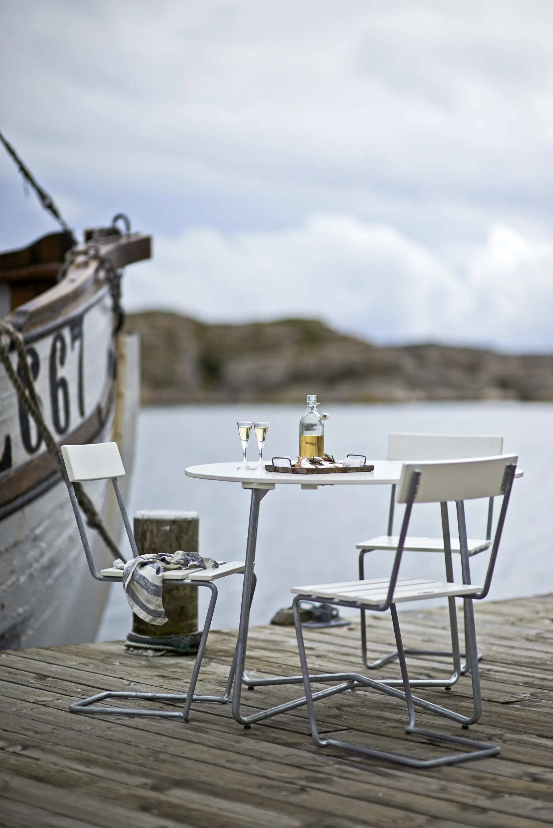 Mesa de comedor 9A, Roble lacado en blanco Ø100 cm Grythyttan Stålmöbler