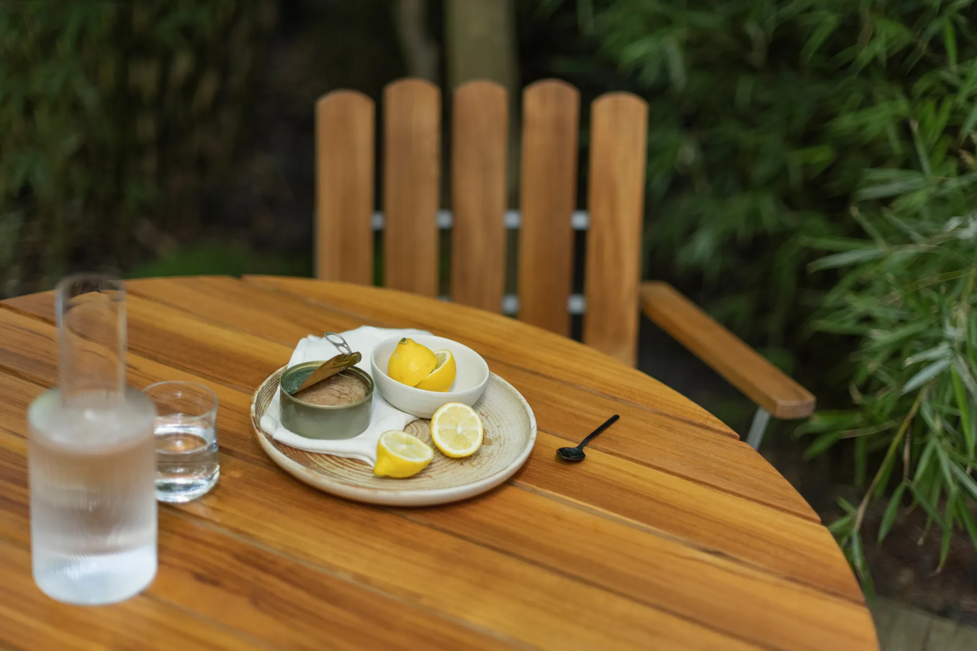 Mesa de comedor 9A, Teak-estructura galvanizada en caliente Ø100 cm Grythyttan Stålmöbler