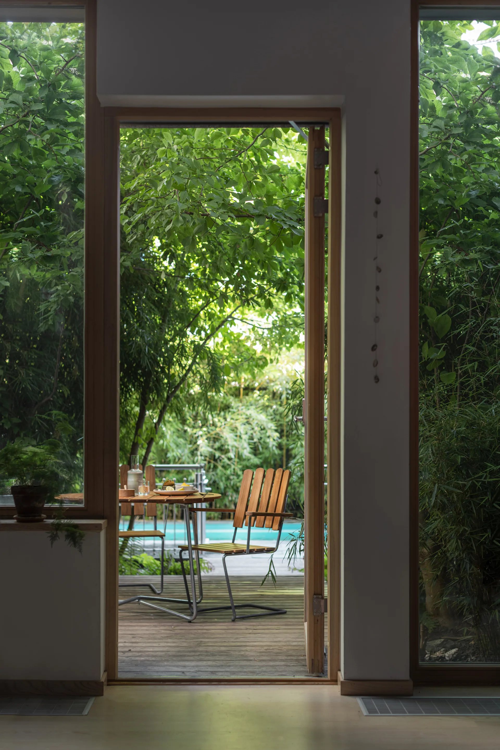Mesa de comedor 9A, Teak-estructura galvanizada en caliente Ø100 cm Grythyttan Stålmöbler