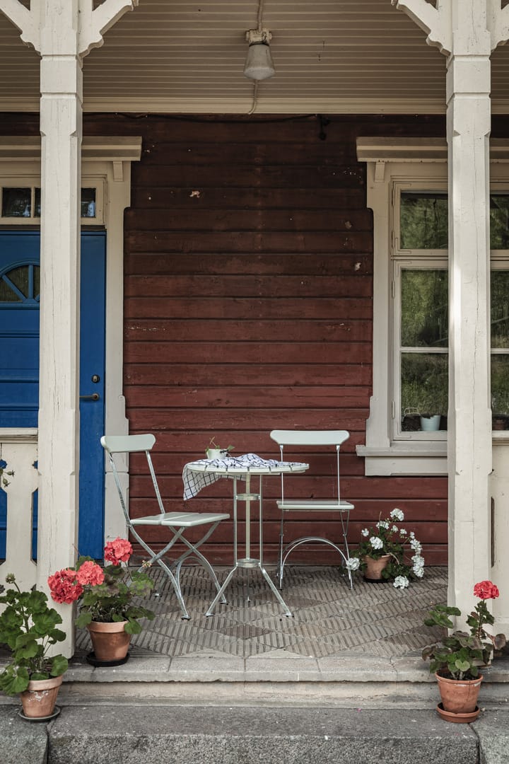 Mesa de tres patas Bryggeri, Roble lacado blanco-galvanizado en caliente Grythyttan Stålmöbler